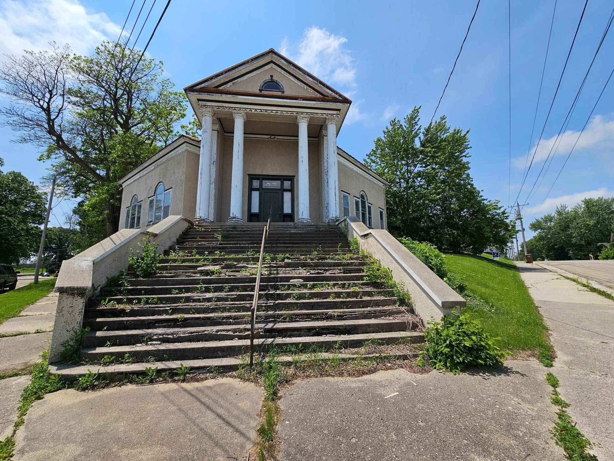 Albert Lea, MN 56007,601 W Clark ST