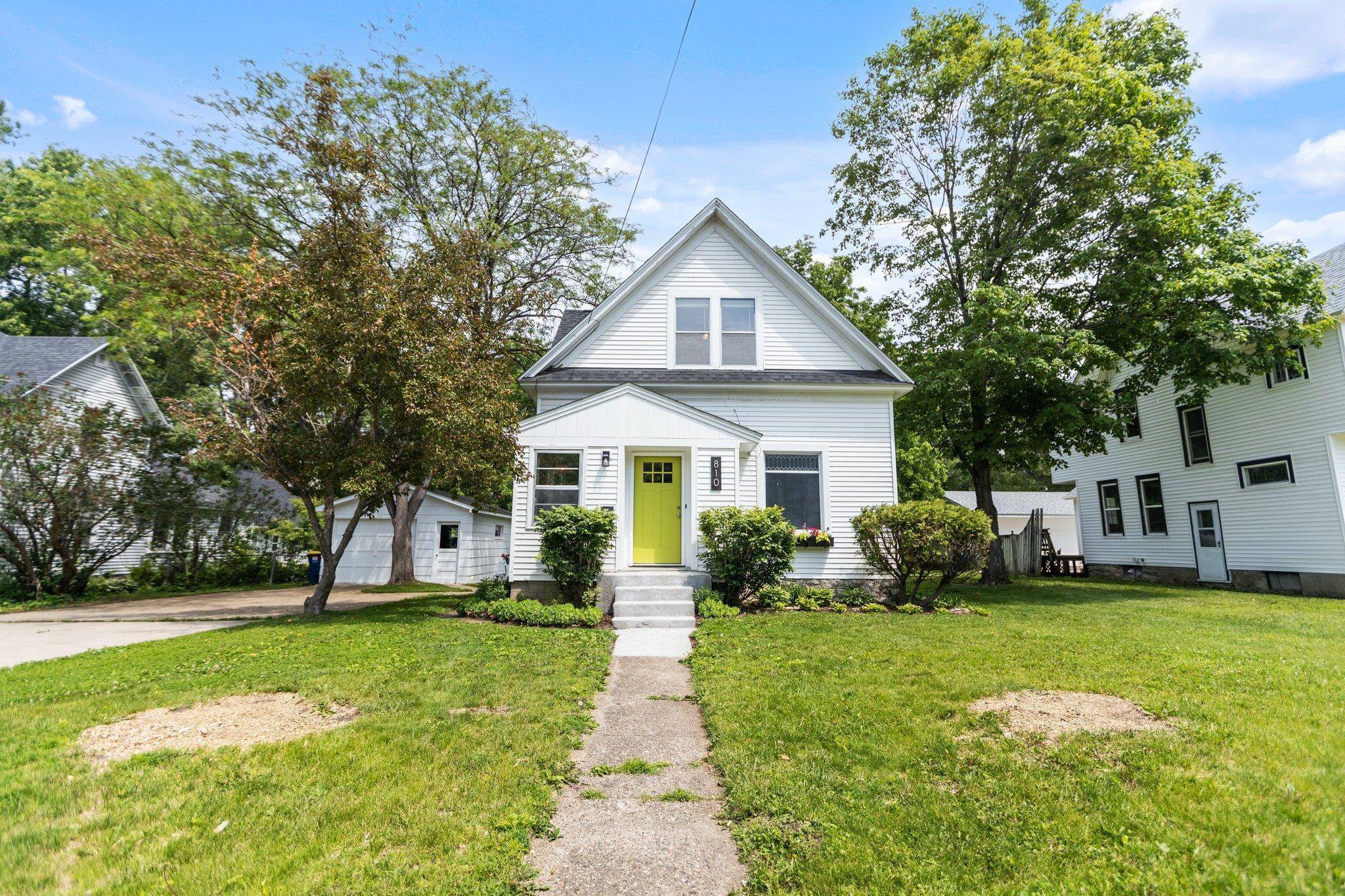 Faribault, MN 55021,810 7th ST NW