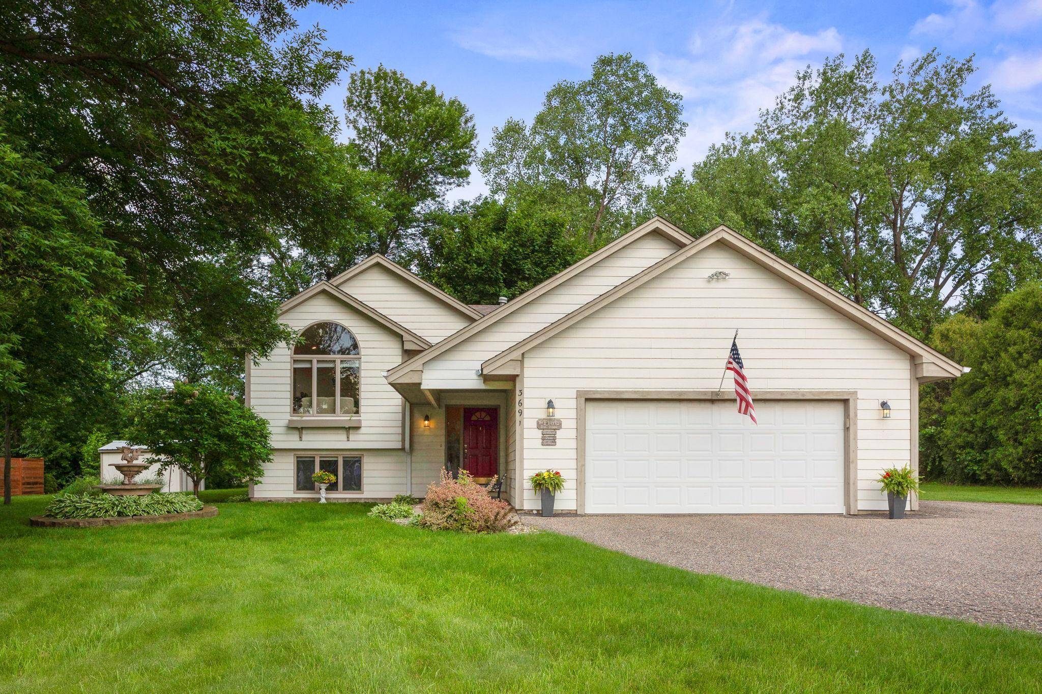 Saint Bonifacius, MN 55375,3691 Main ST