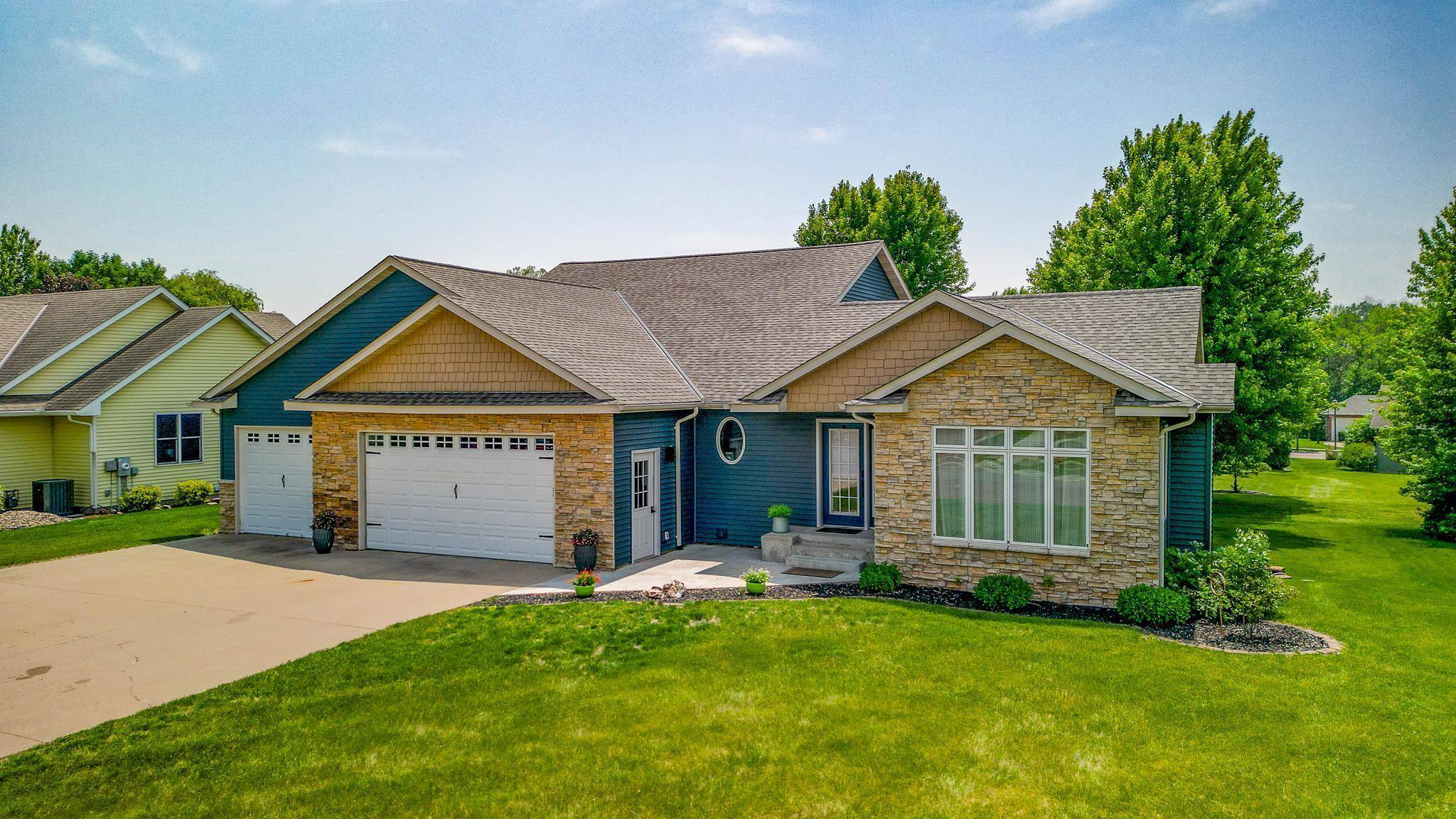 Mankato, MN 56001,221 Victoria BLVD