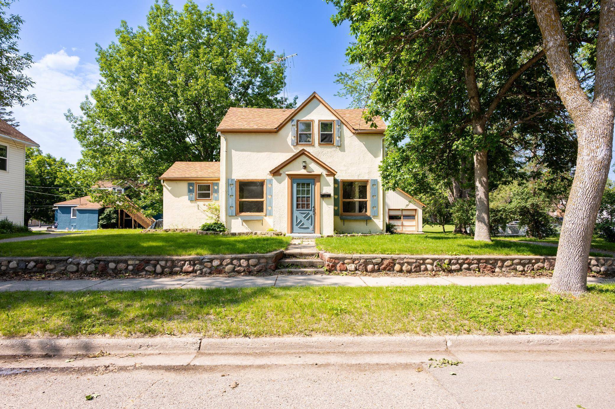 Alexandria, MN 56308,301 8th AVE E