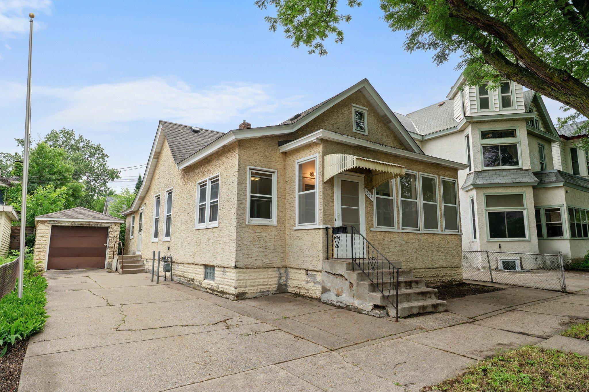 Saint Paul, MN 55130,693 Bedford ST