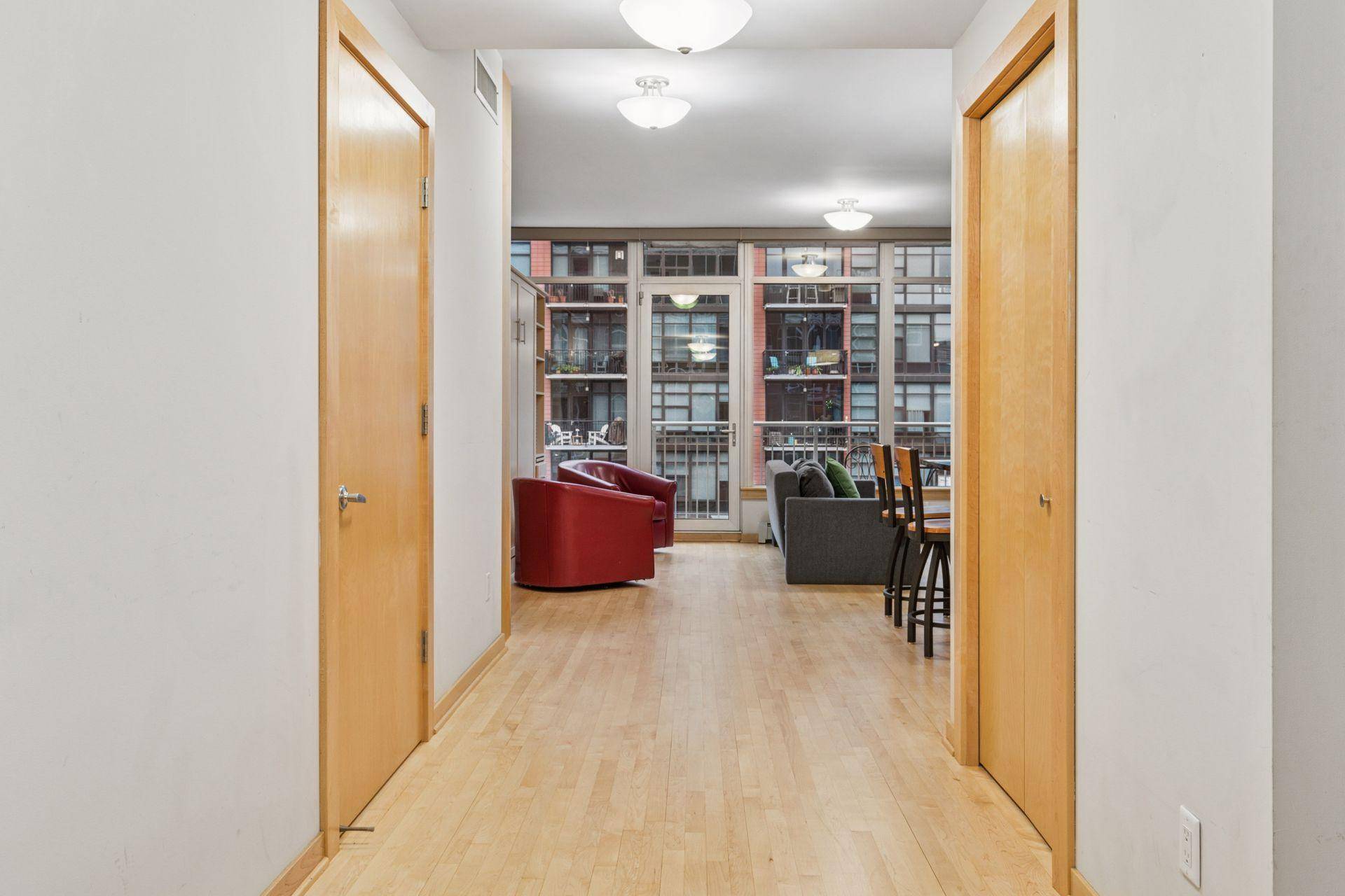 Minneapolis, MN 55415,215 10th AVE S #533