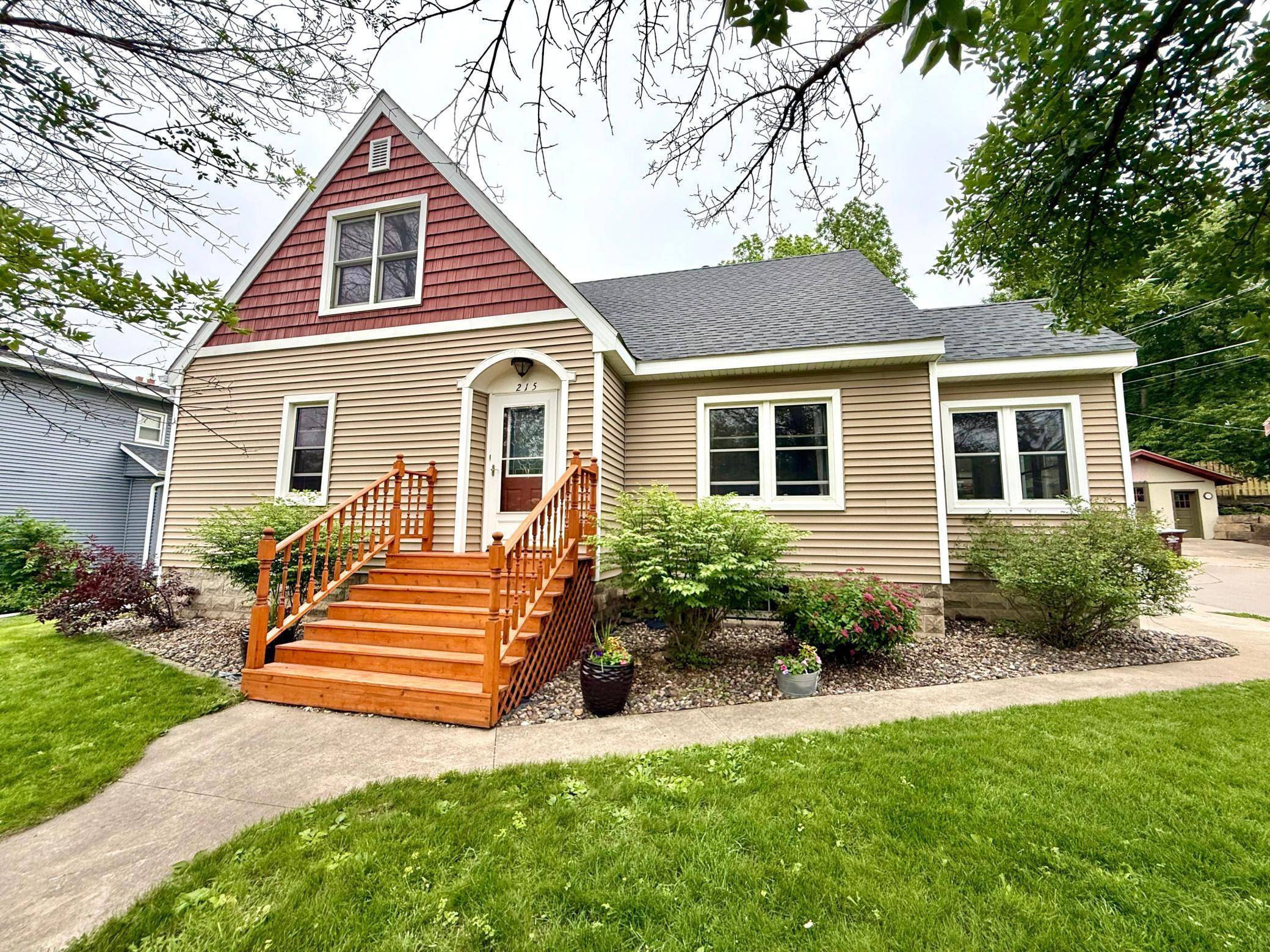 Cannon Falls, MN 55009,215 1st ST N