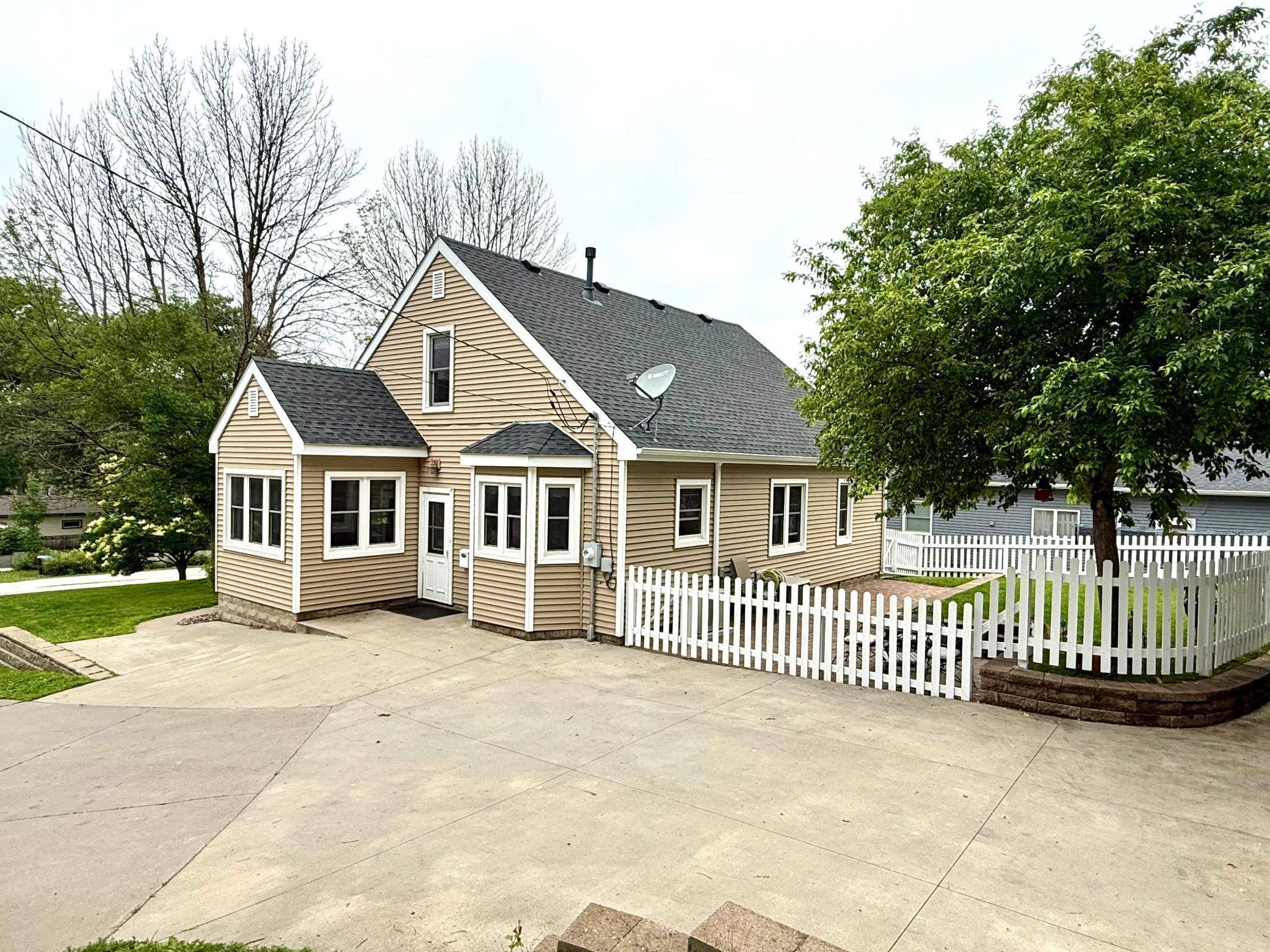 Cannon Falls, MN 55009,215 1st ST N