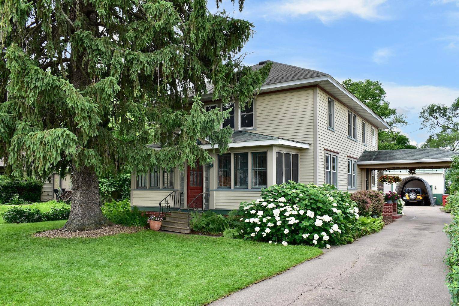 Winona, MN 55987,611 Clarks LN