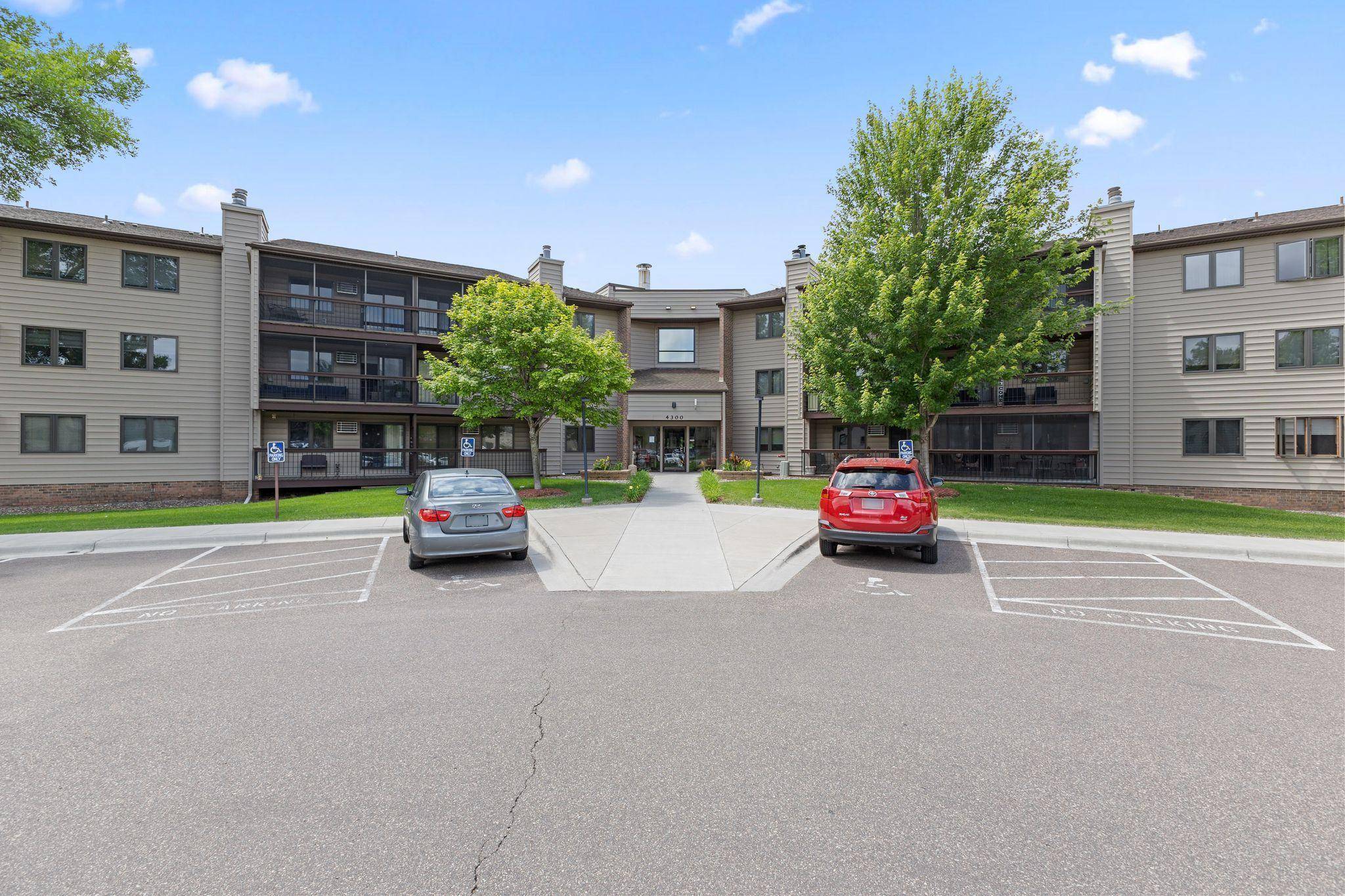 Plymouth, MN 55442,4300 Trenton LN N #119