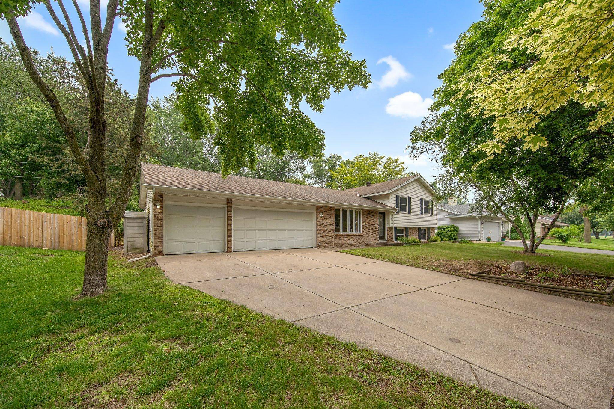 Apple Valley, MN 55124,14136 Germane AVE