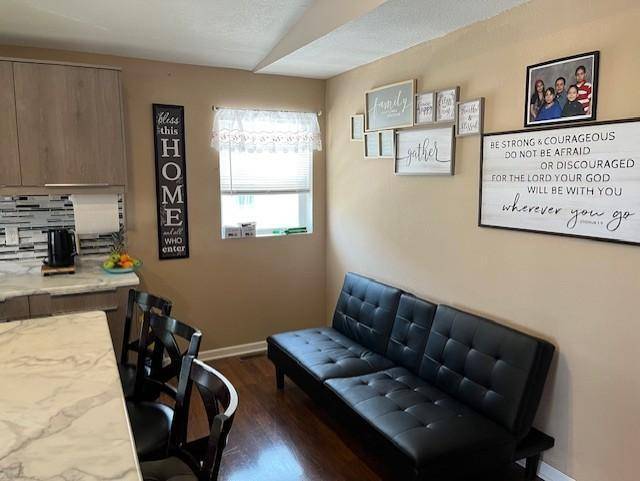 Marshall, MN 56258,905 W Main ST