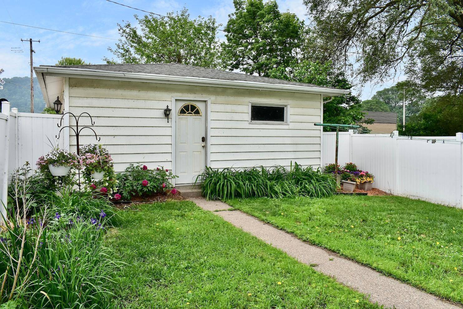 Winona, MN 55987,231 E Mark ST