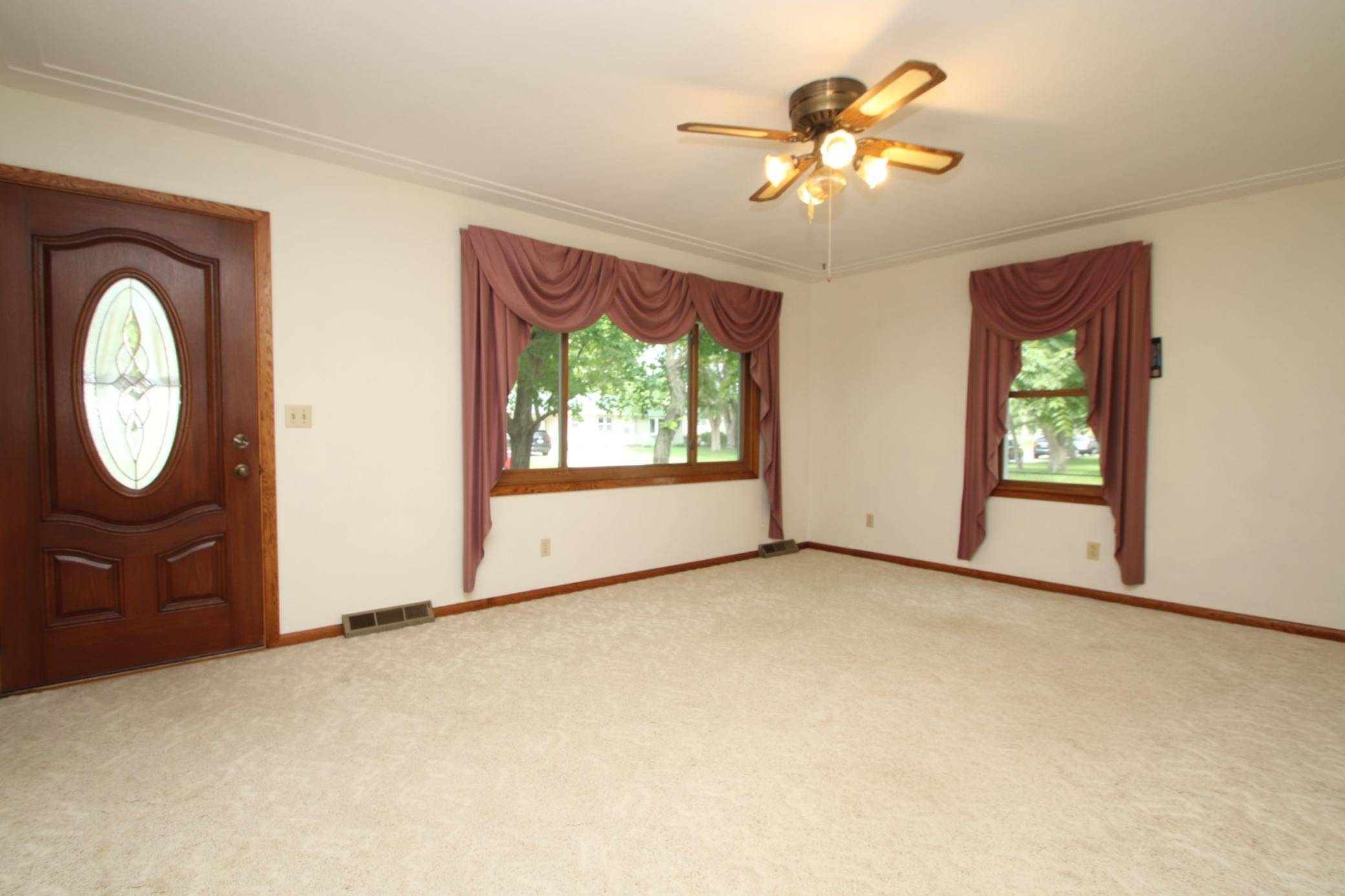 Saint Cloud, MN 56303,842 19th AVE N