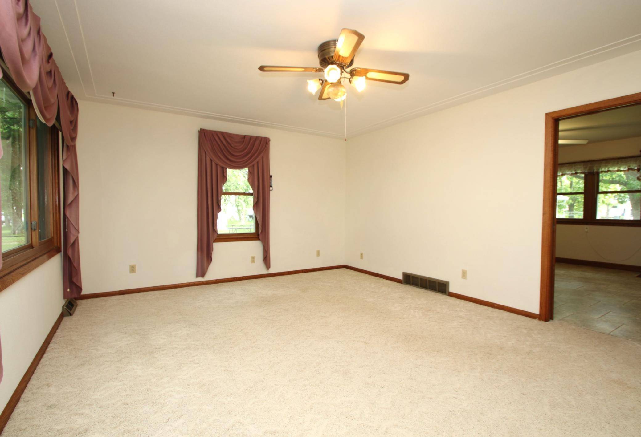 Saint Cloud, MN 56303,842 19th AVE N
