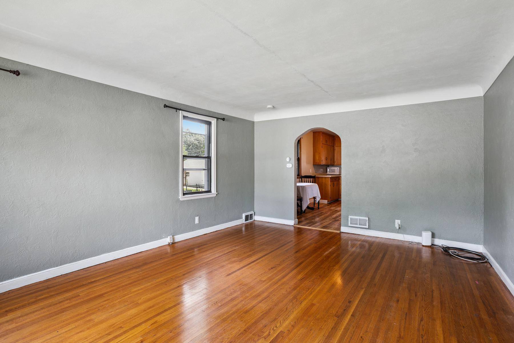 South Saint Paul, MN 55075,114 E Richmond ST E