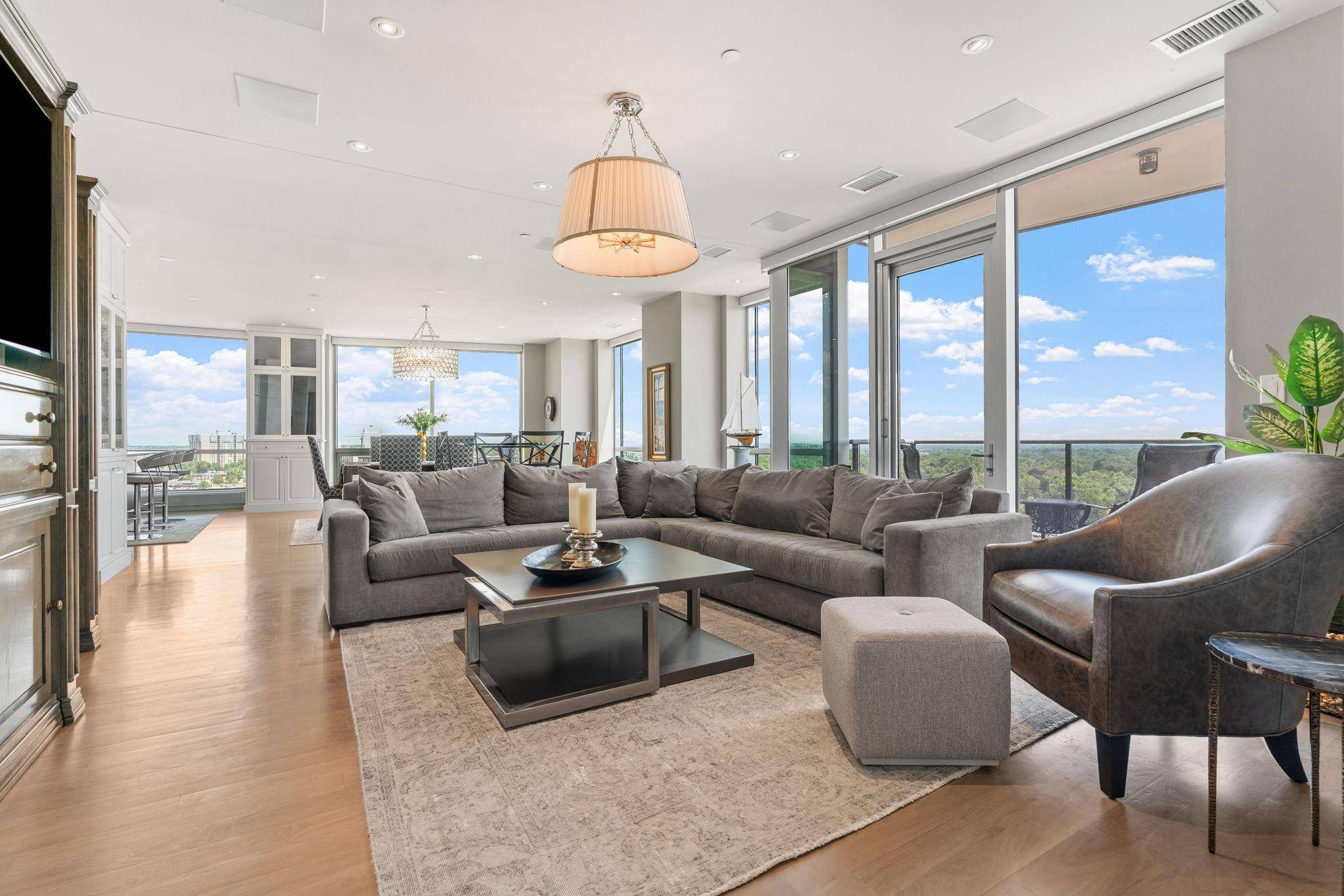 Edina, MN 55435,3209 Galleria #1108