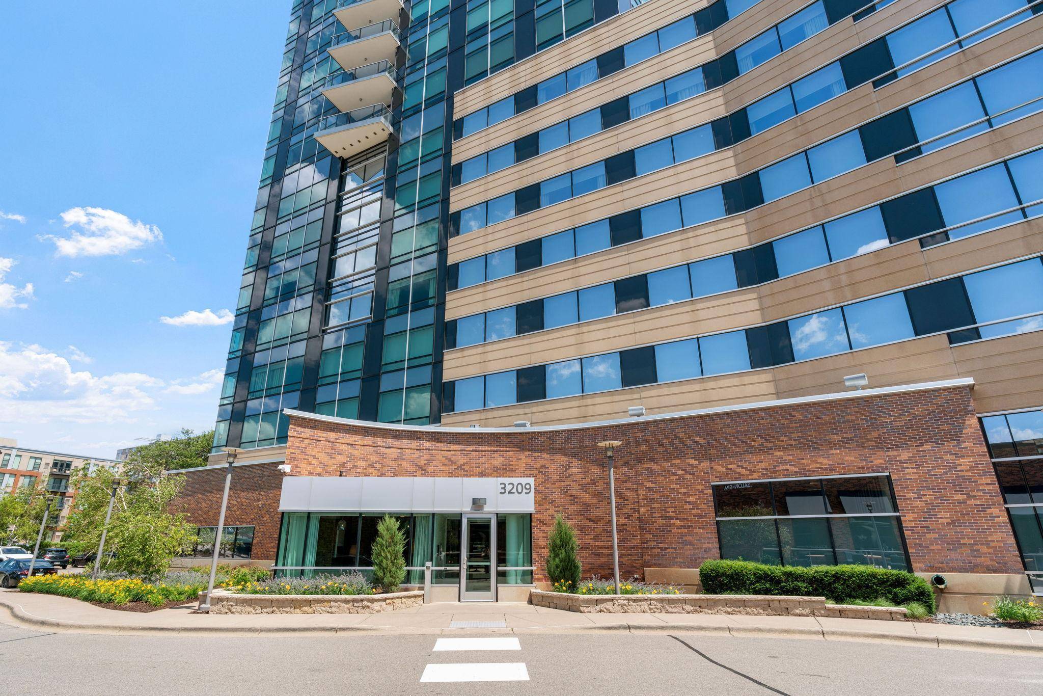 Edina, MN 55435,3209 Galleria #1108