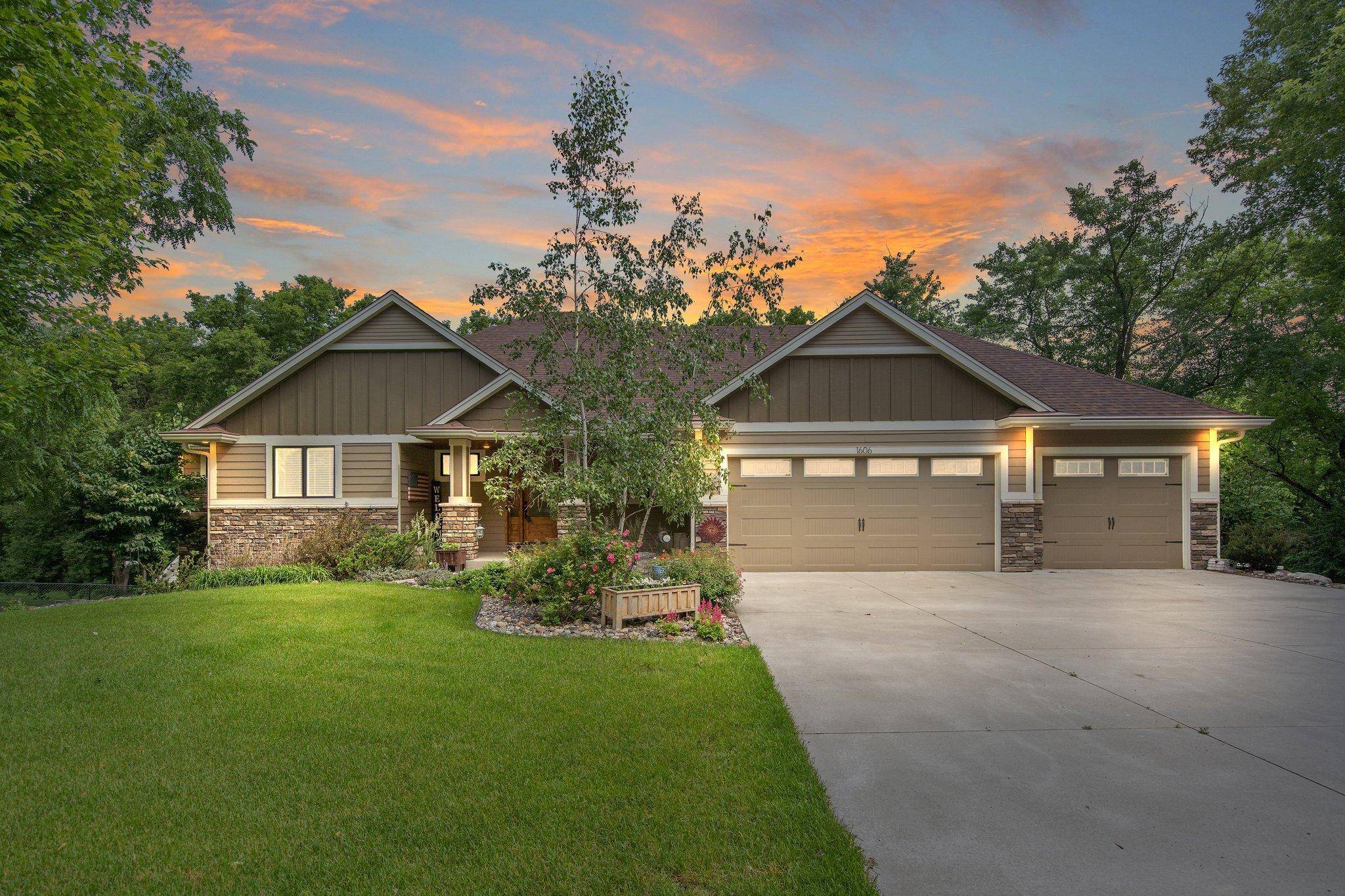Burnsville, MN 55306,1606 W 156th ST