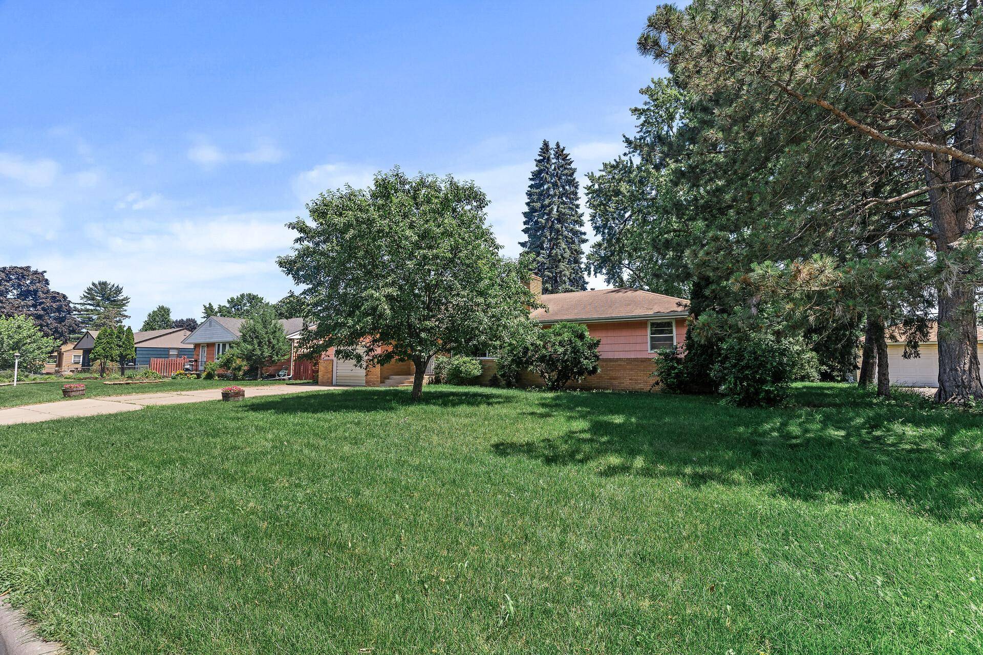 Brooklyn Center, MN 55429,6112 Kyle AVE N