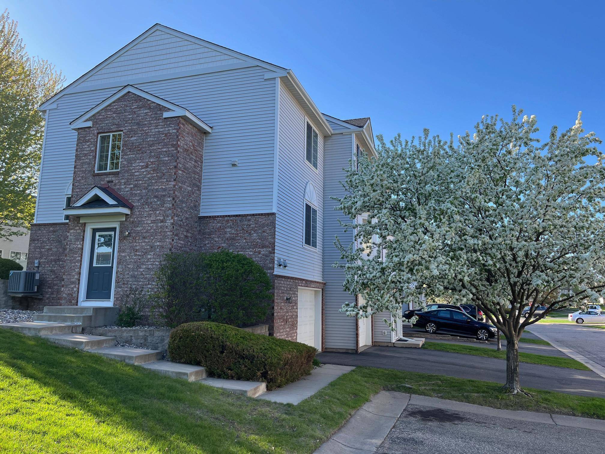 Chanhassen, MN 55317,7774 Village ST
