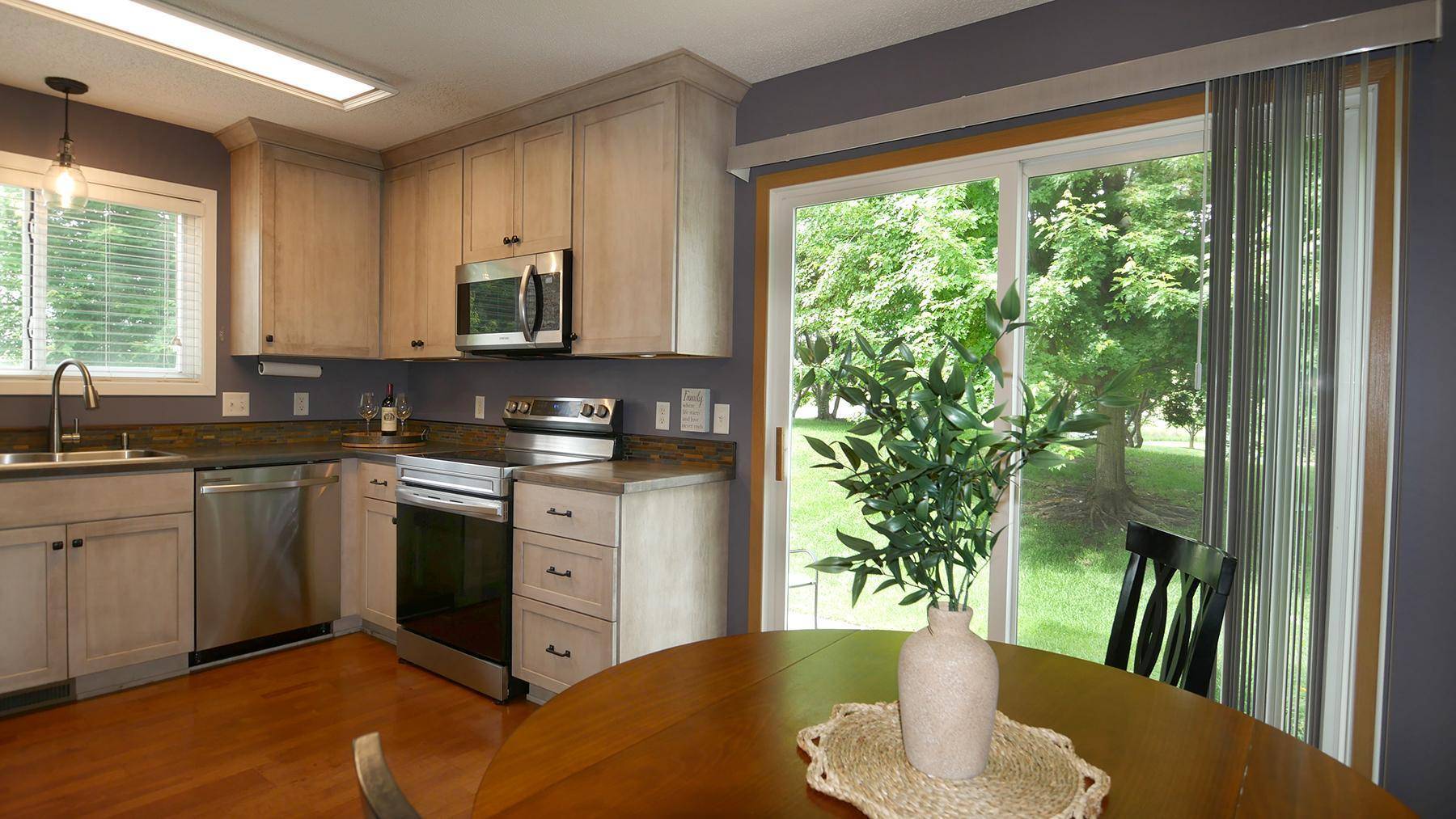Chanhassen, MN 55317,7774 Village ST