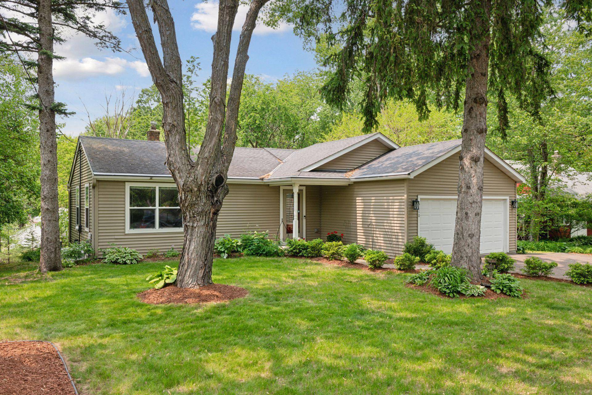 Minnetonka, MN 55345,5110 Woodridge RD