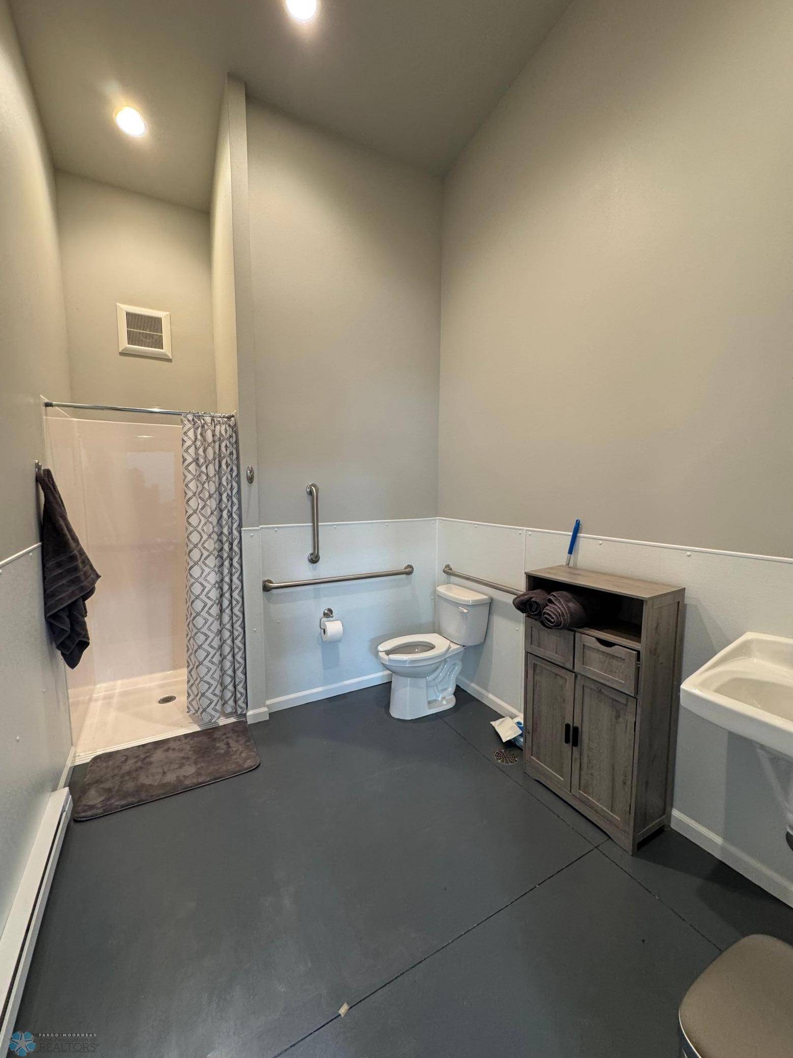 Fargo, ND 58104,5462 51st AVE S