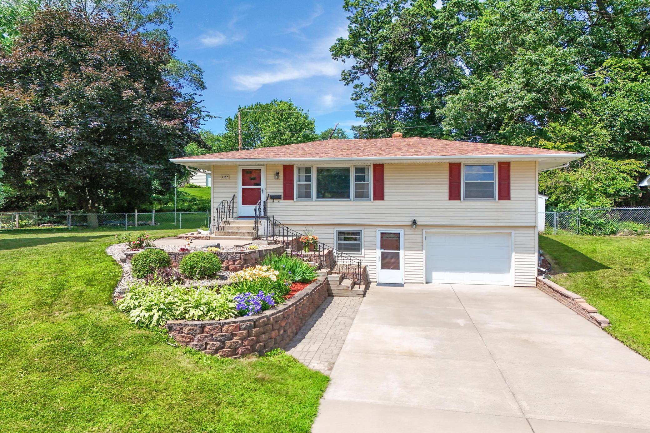 Inver Grove Heights, MN 55076,7447 Cleadis WAY