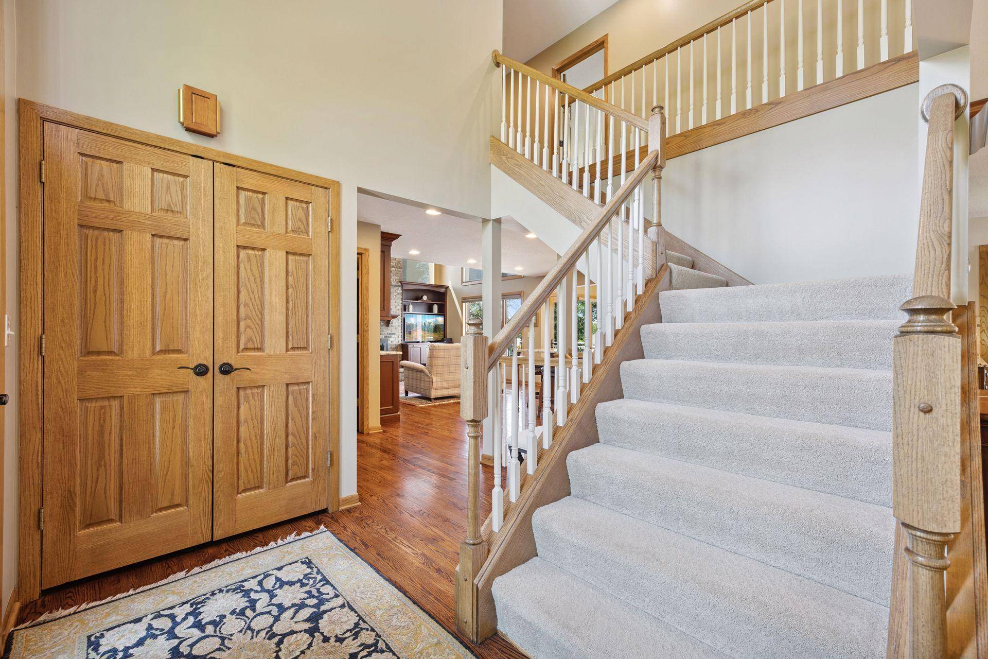 Mendota Heights, MN 55120,895 Mendakota CT