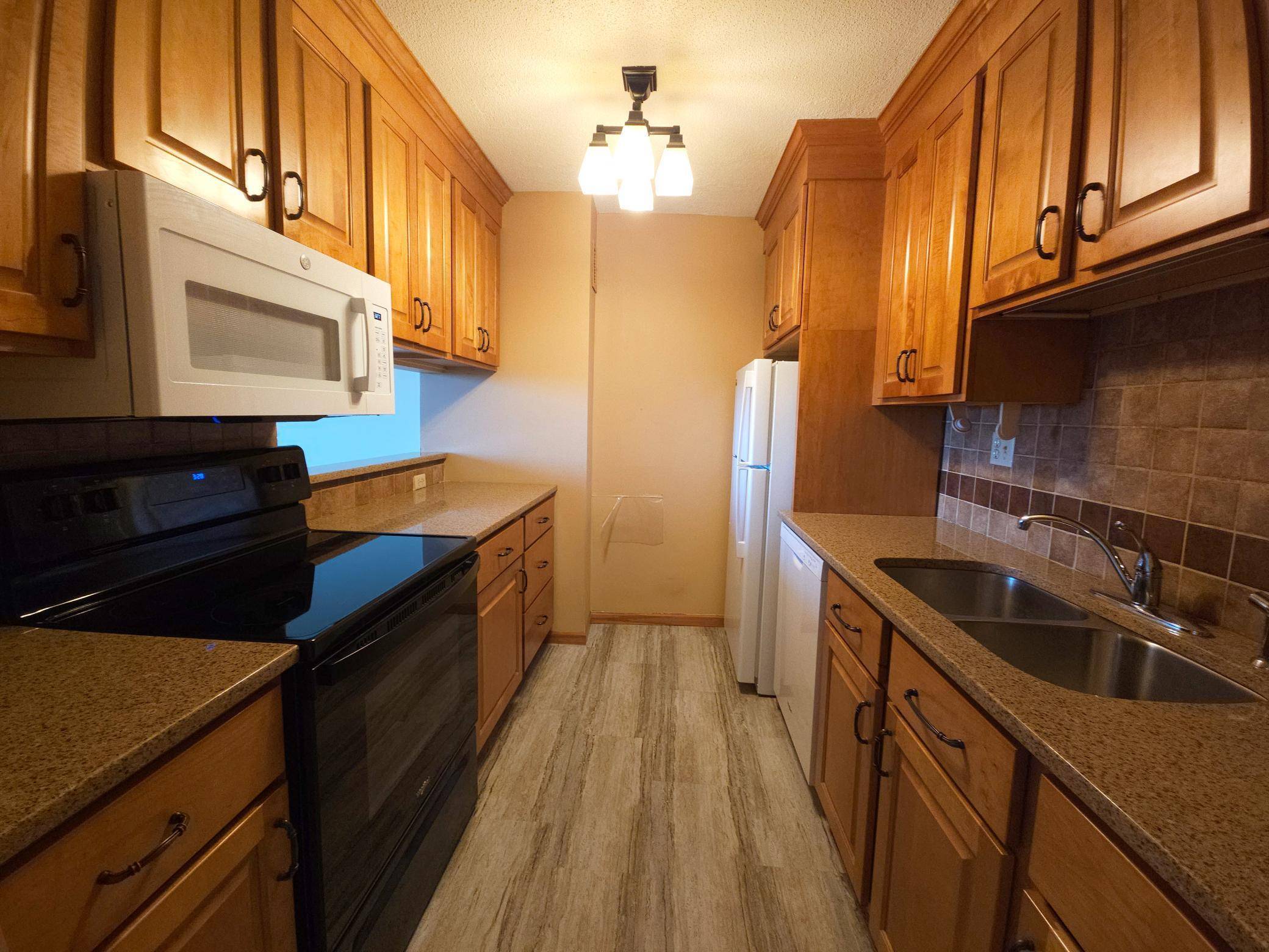 Saint Paul, MN 55105,1181 Edgcumbe RD #709