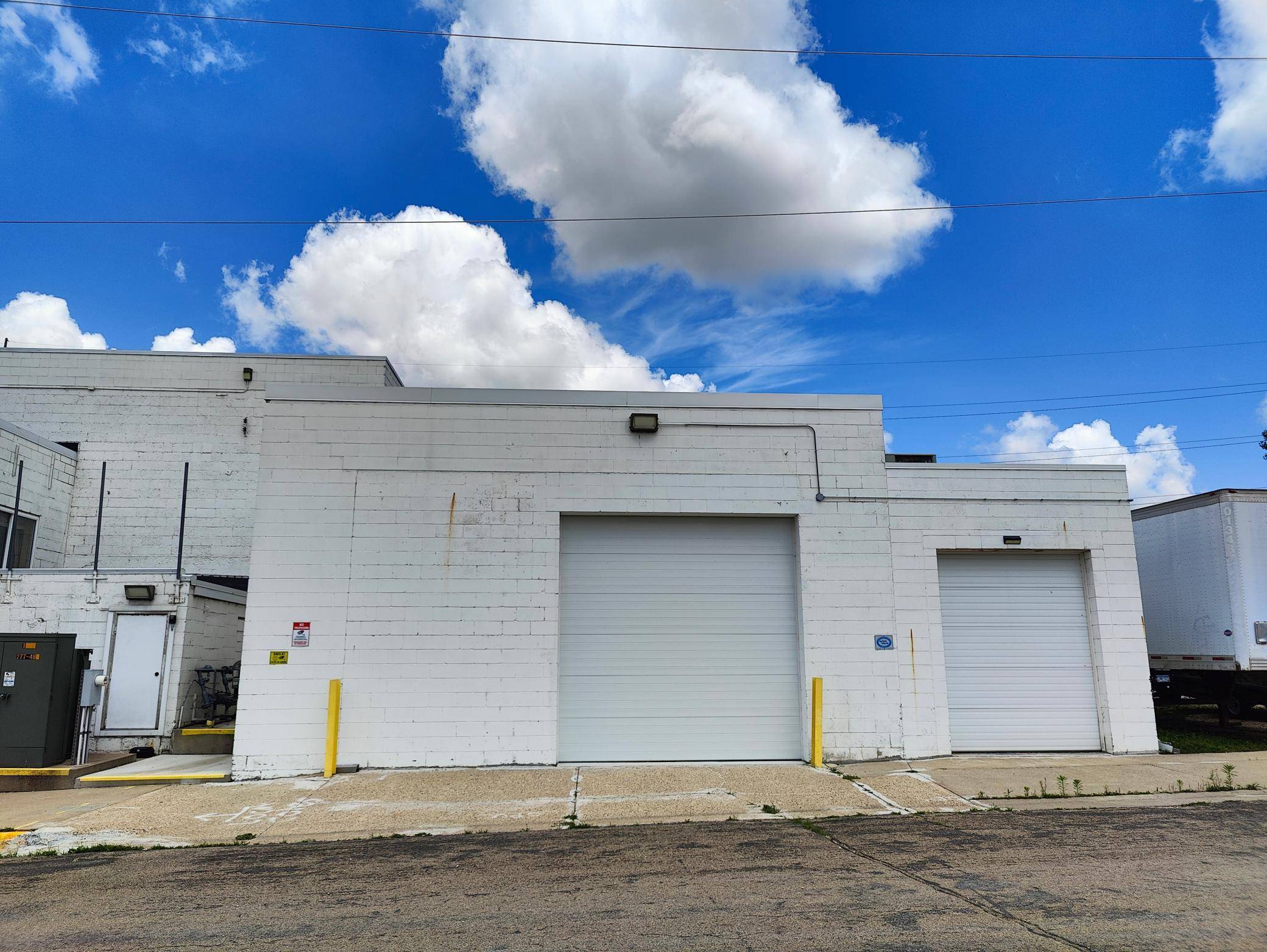 Owatonna, MN 55060,138 W Front ST
