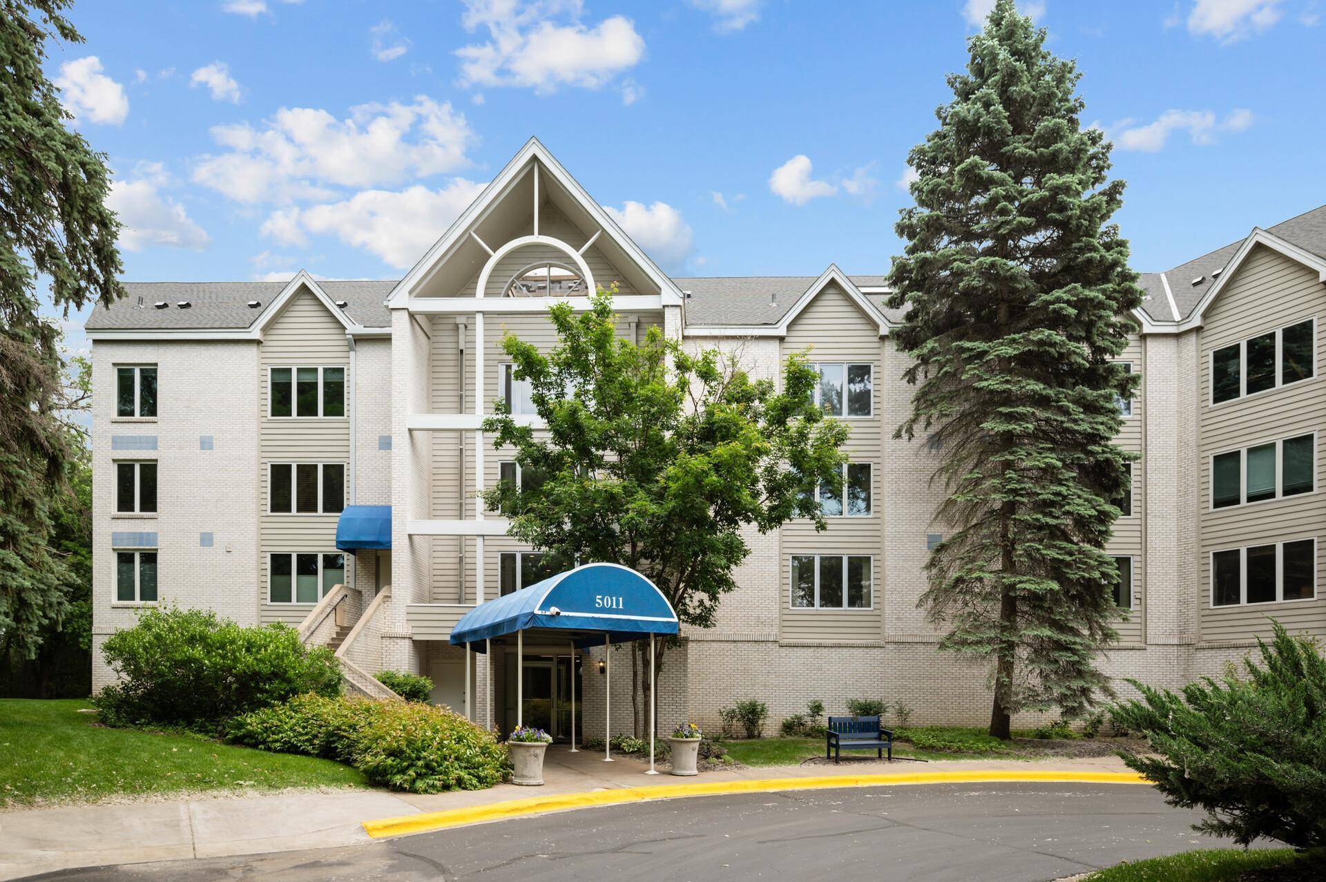 White Bear Lake, MN 55110,5011 Lake AVE #105