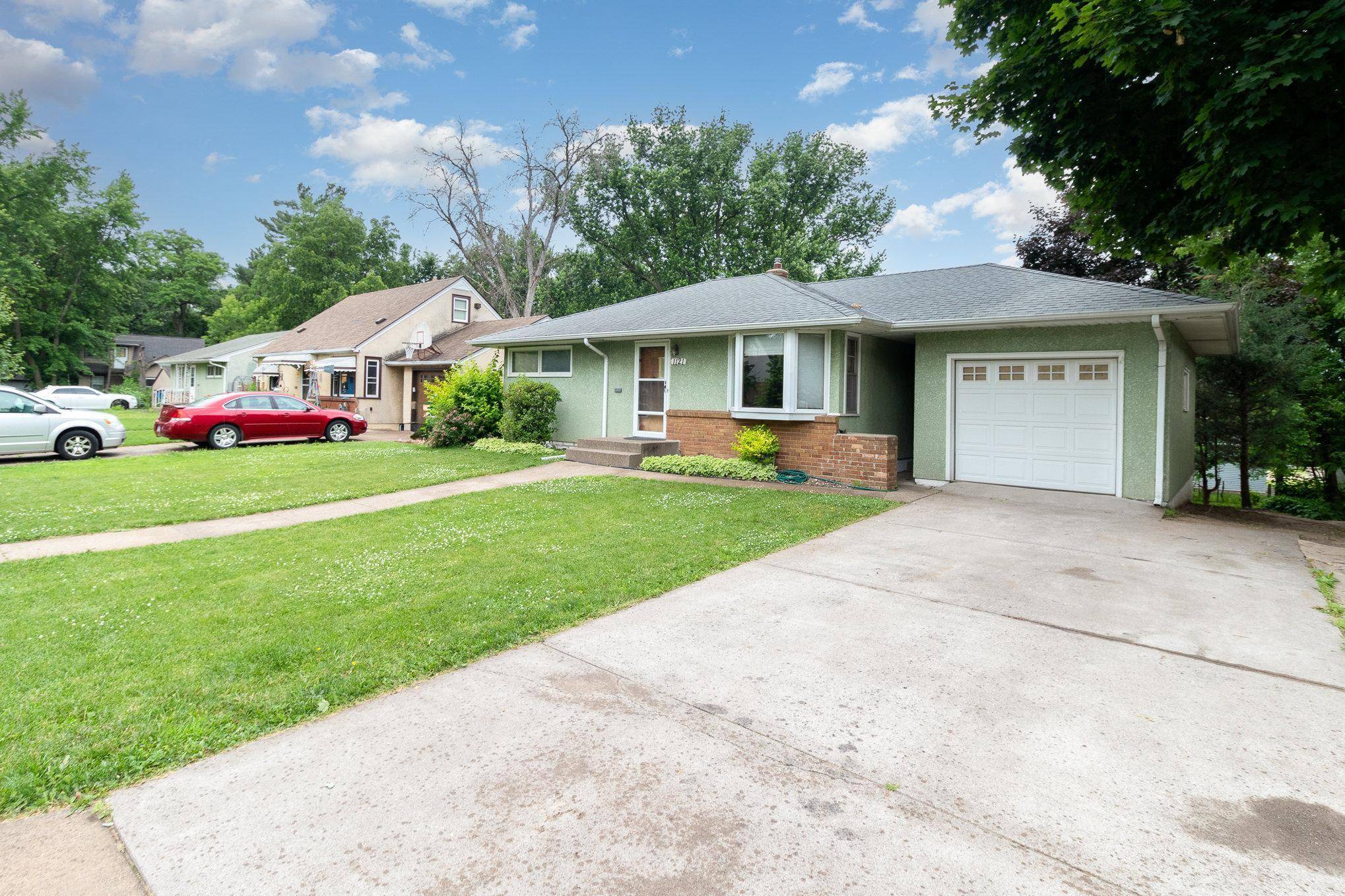 Saint Paul, MN 55106,1121 Kennard ST
