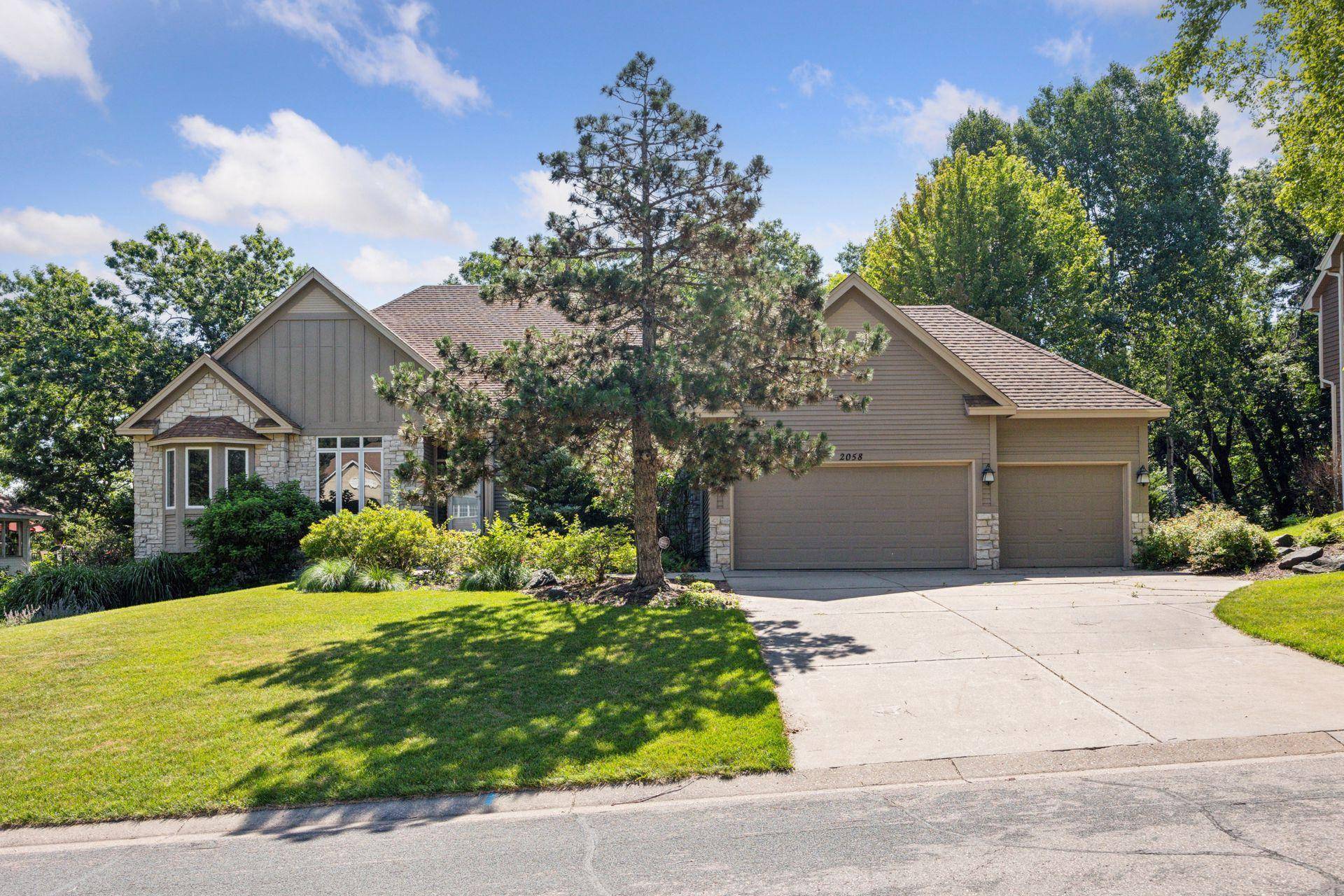 Eagan, MN 55122,2058 Royale DR