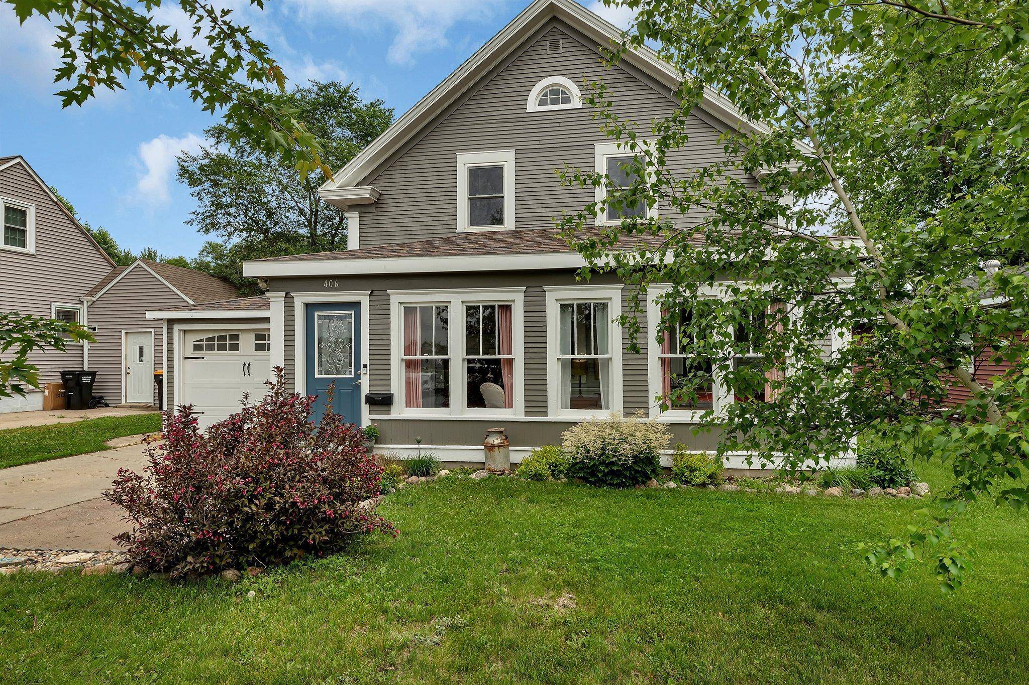 Sauk Centre, MN 56378,406 Oak ST N