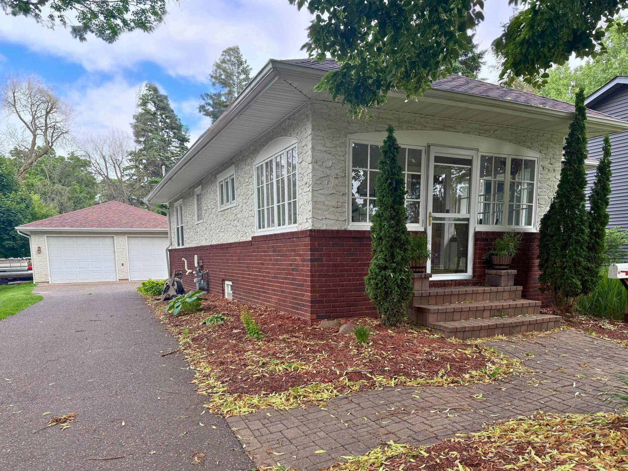 North Saint Paul, MN 55109,2268 East Charles ST