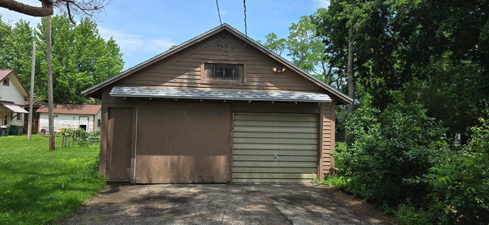 Jackson, MN 56143,922 White ST