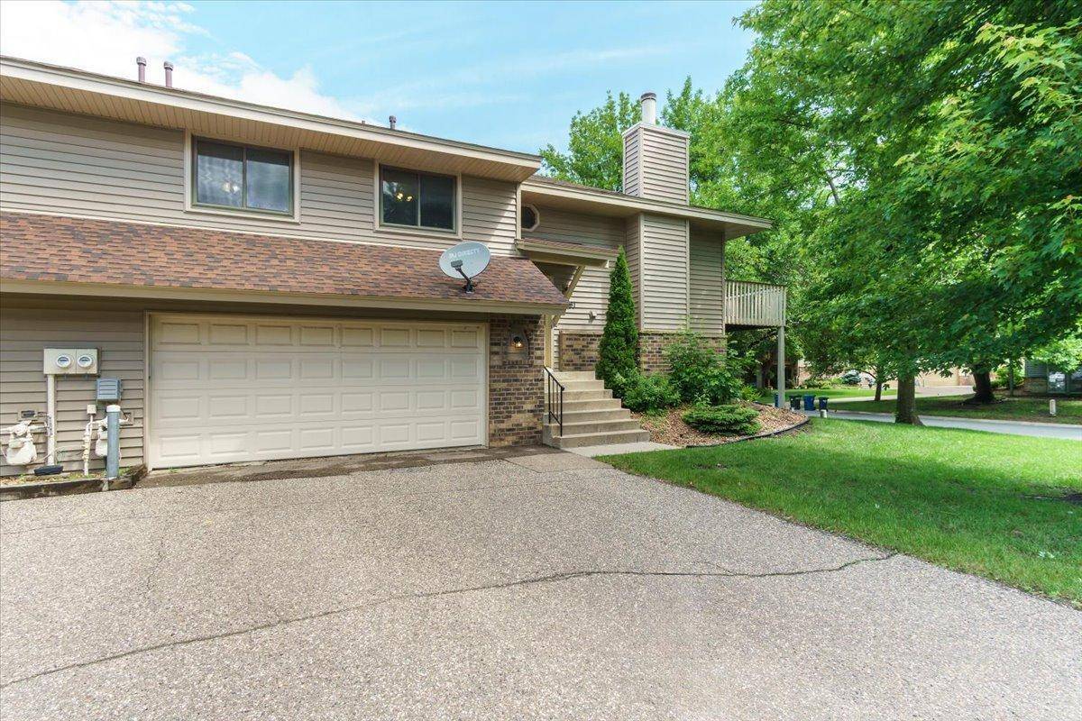 Chanhassen, MN 55317,7291 Pontiac CIR