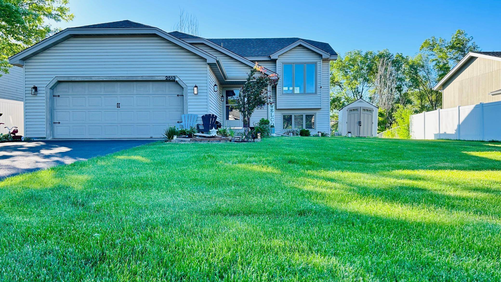 Burnsville, MN 55306,2513 Crestmount LN