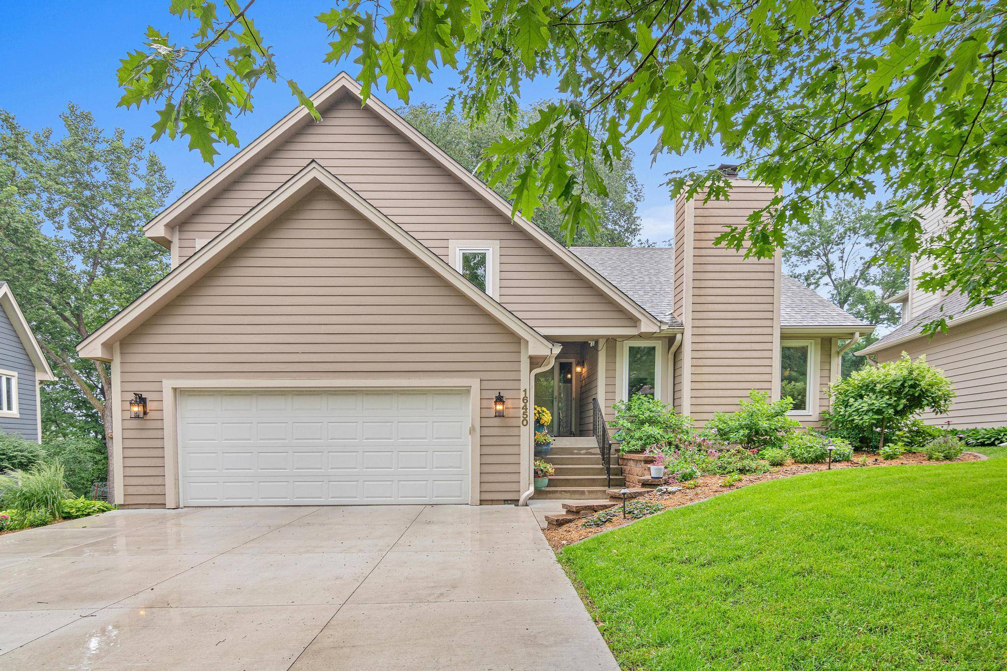 Eden Prairie, MN 55346,16450 S Manor RD