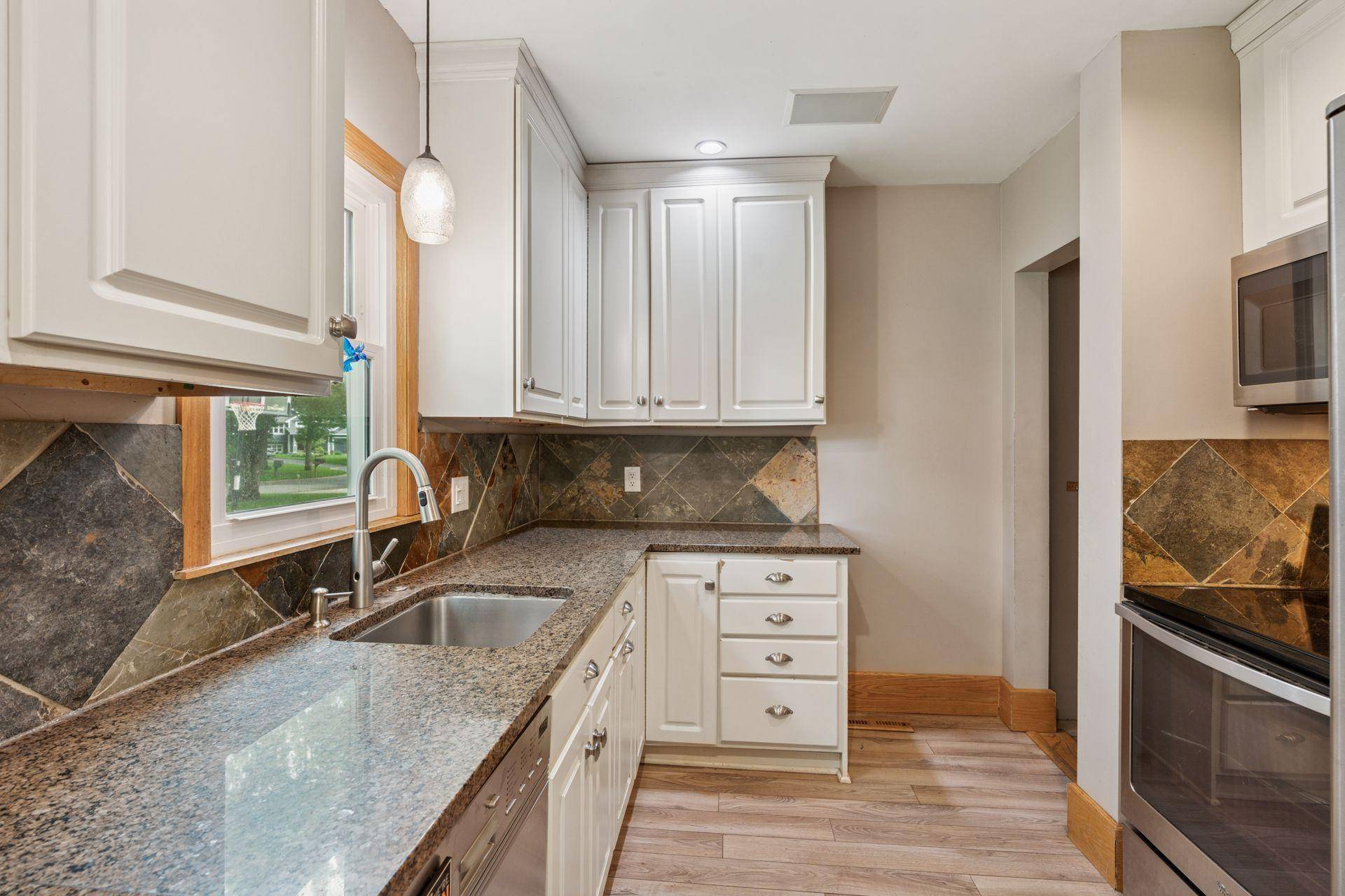 Champlin, MN 55316,11233 Creek View LN