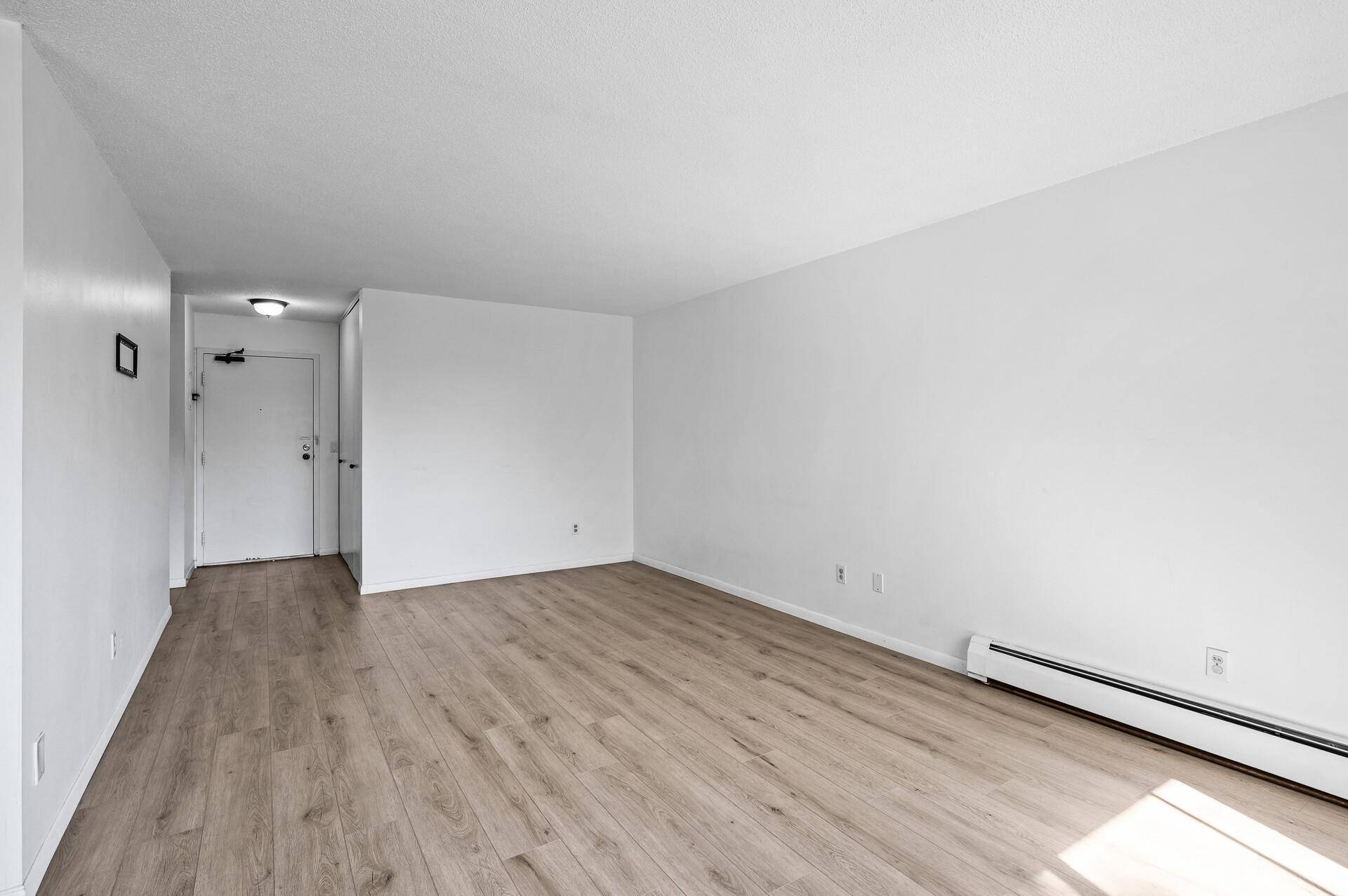 Edina, MN 55435,4101 Parklawn AVE #320
