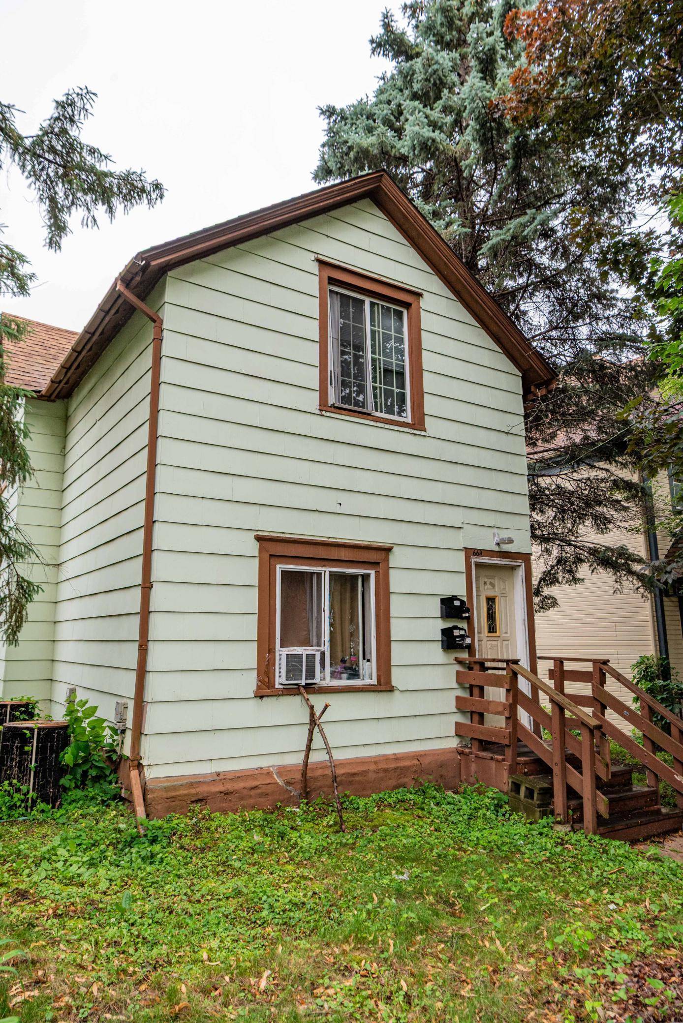 Saint Paul, MN 55106,668 York AVE