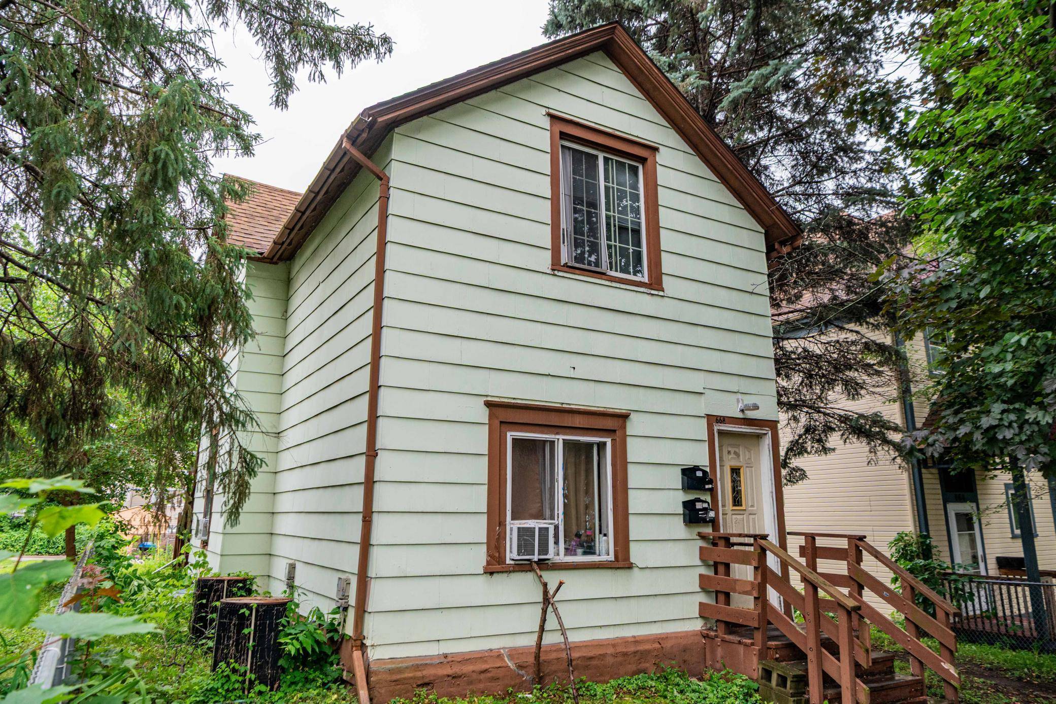 Saint Paul, MN 55106,668 York AVE