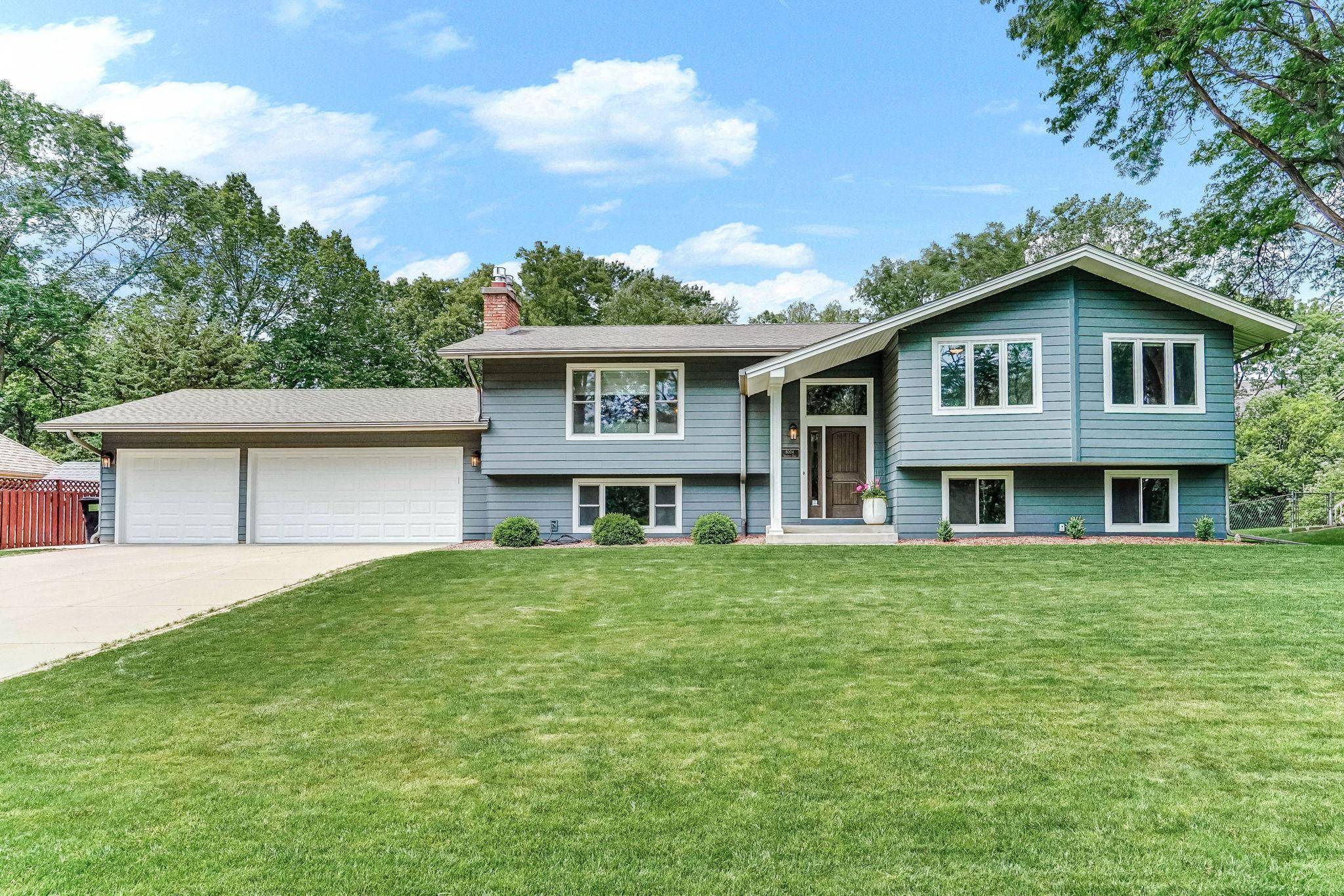 Edina, MN 55436,6004 Schaefer RD