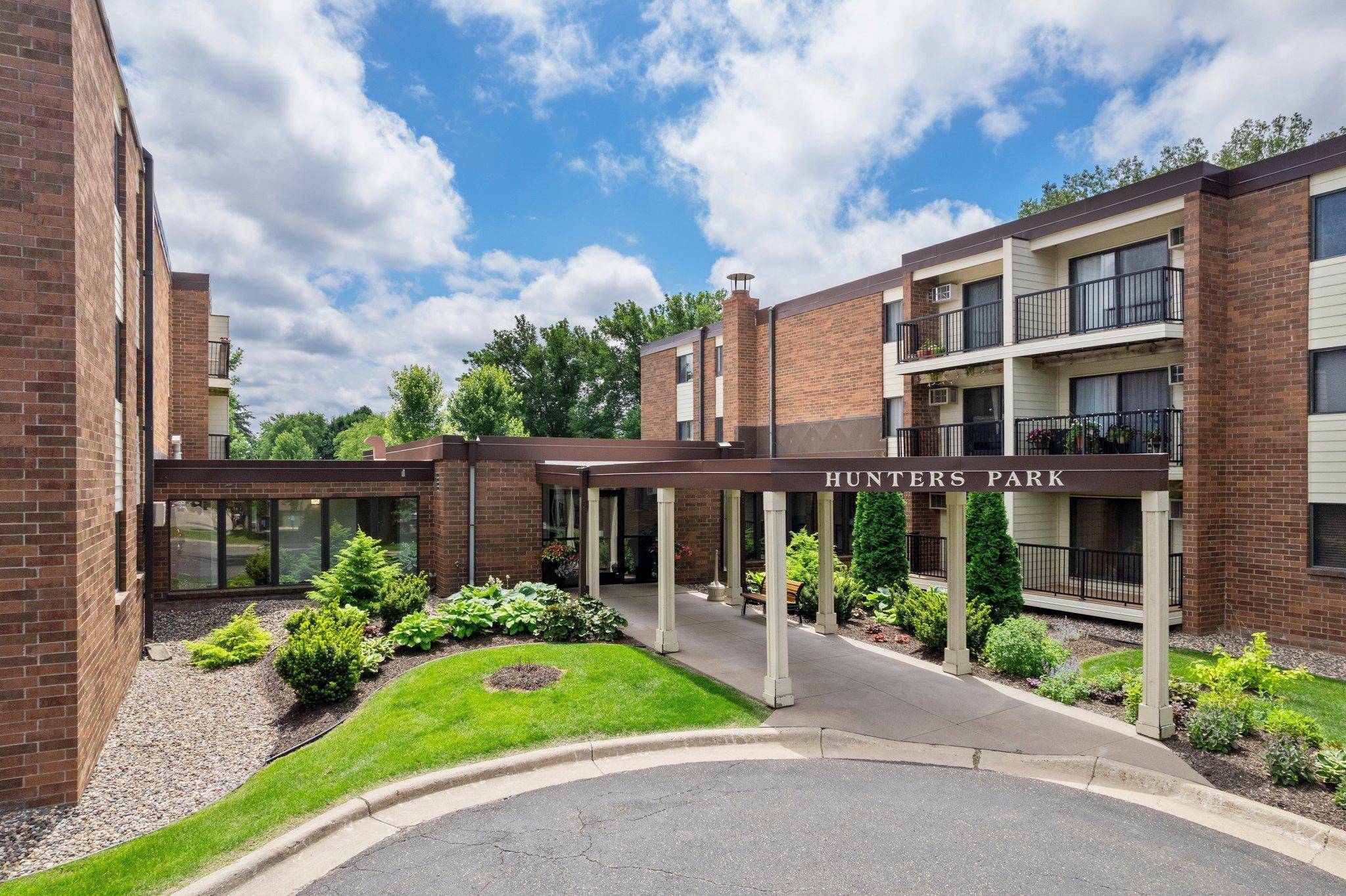 Arden Hills, MN 55112,4 Pine Tree DR #218