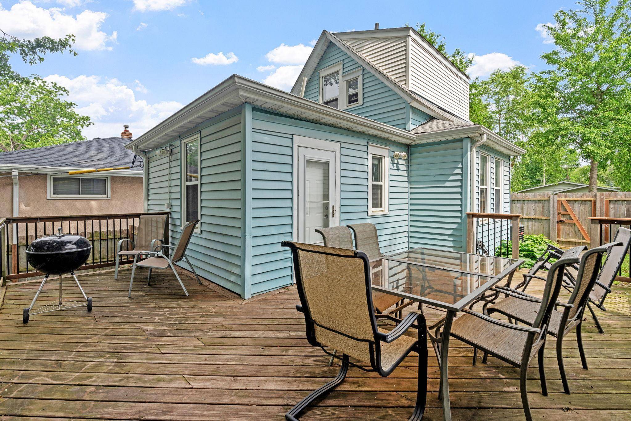 Saint Paul, MN 55106,1104 Cook AVE E