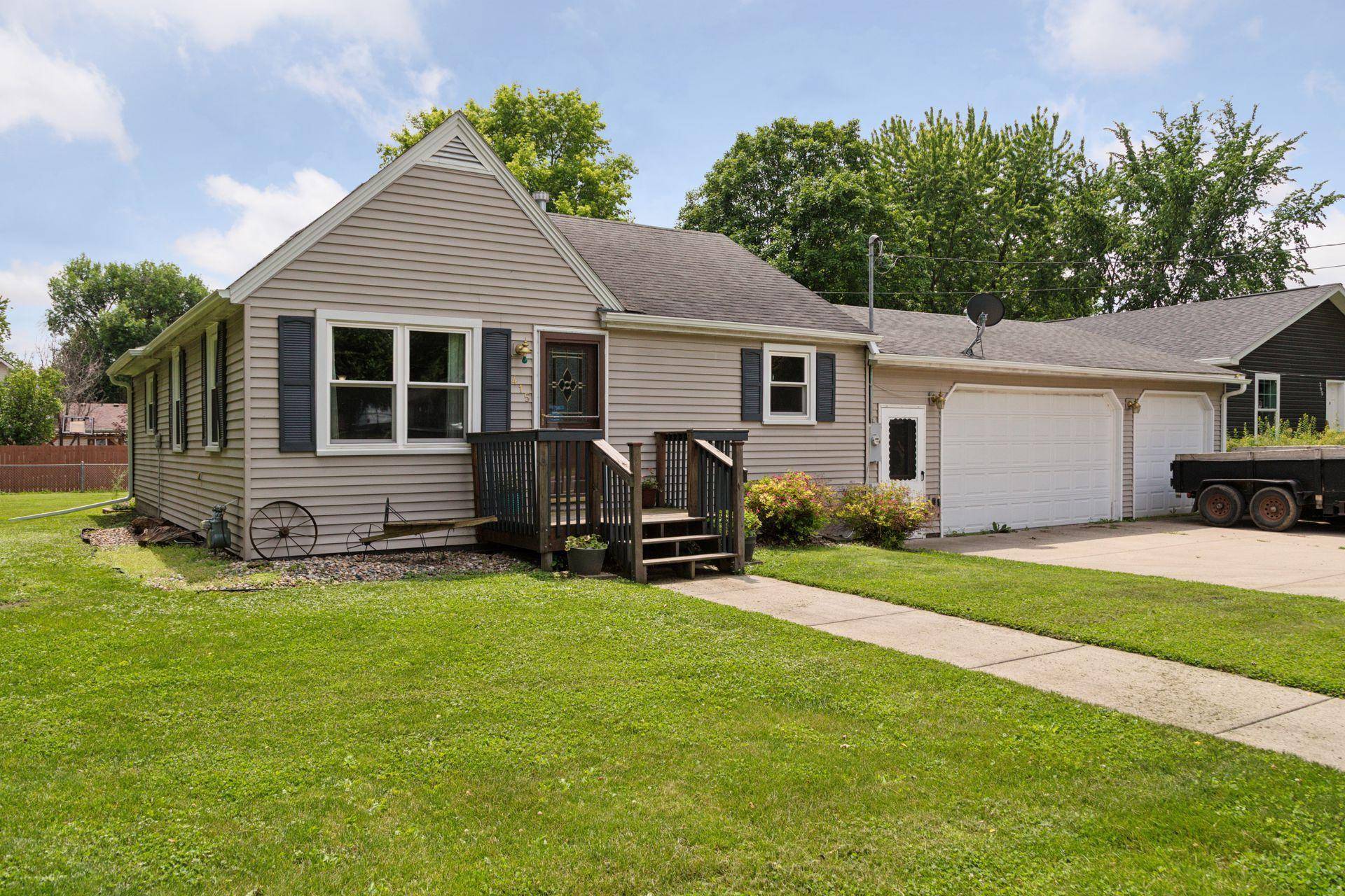 Le Center, MN 56057,415 E Washington ST