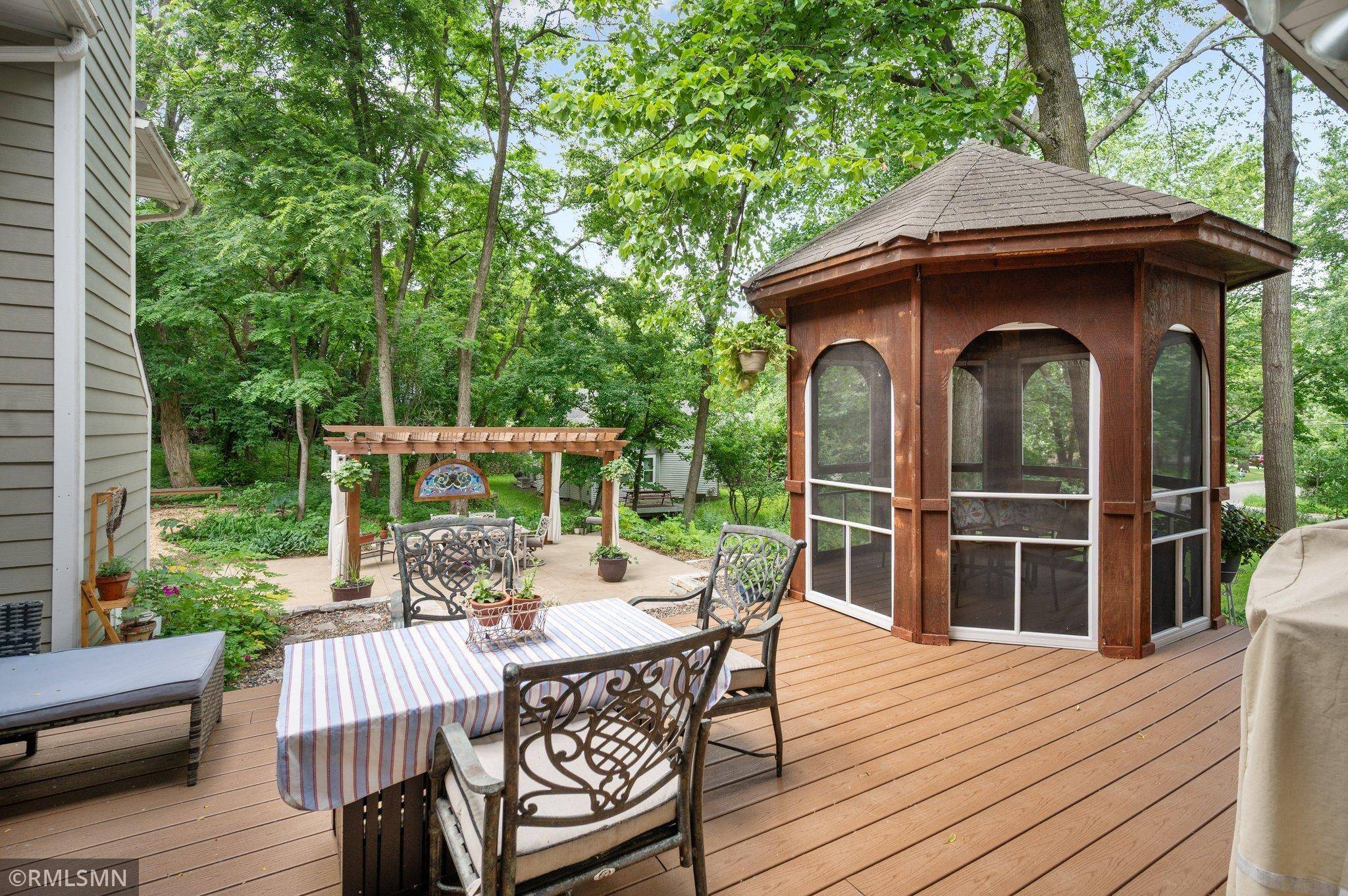 Mahtomedi, MN 55115,138 Dahlia ST