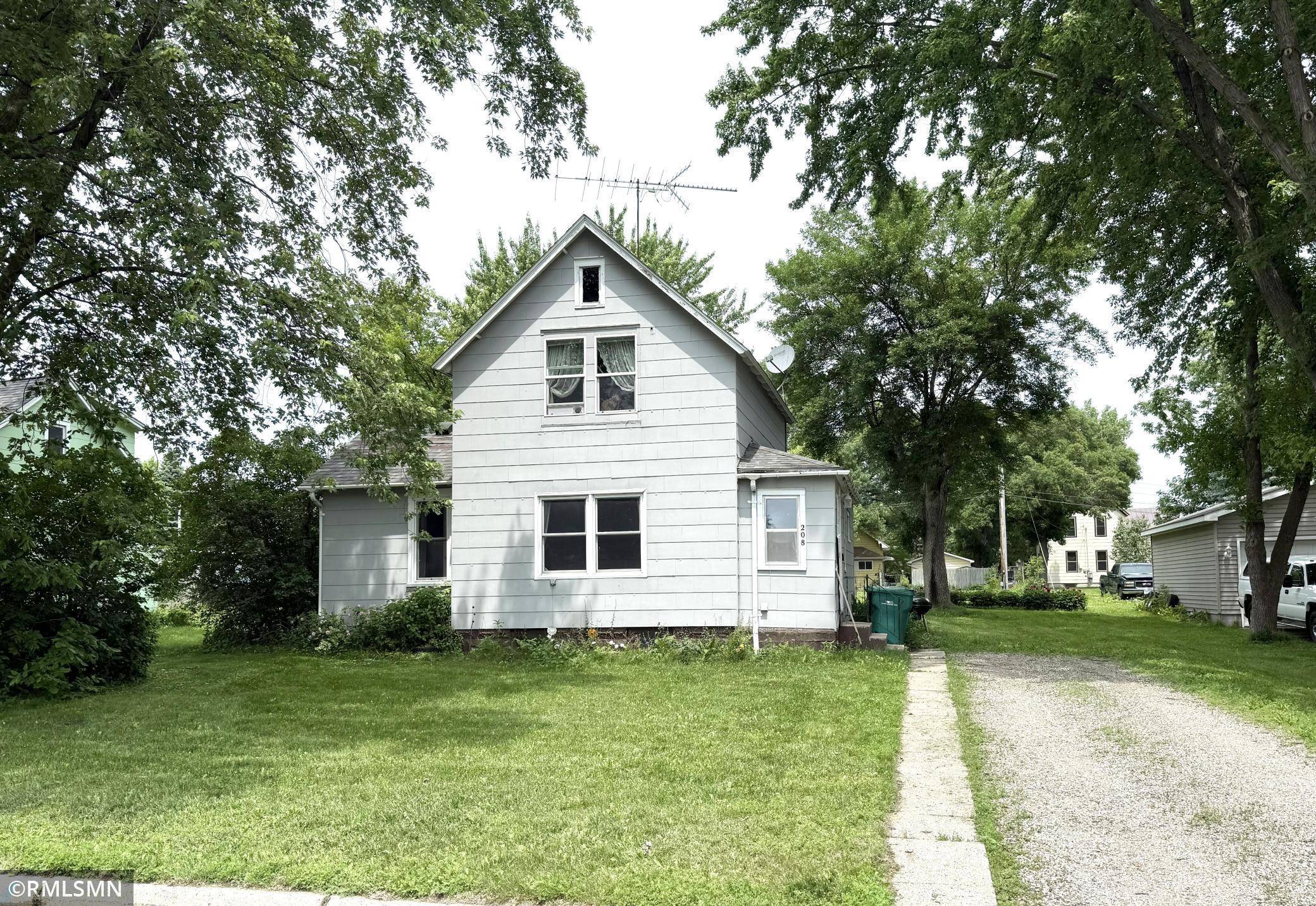 Silver Lake, MN 55381,208 Cleveland ST SE