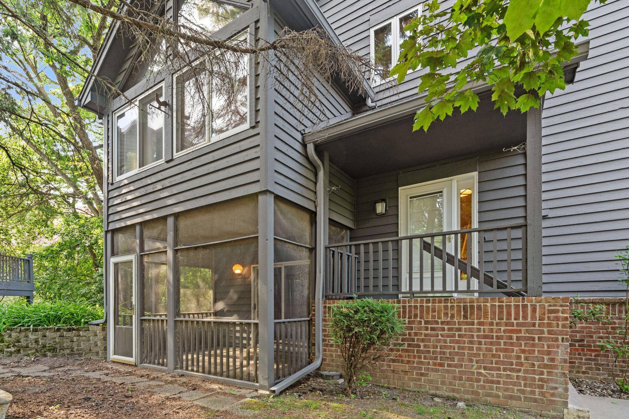Minnetonka, MN 55305,2212 Sherwood CT