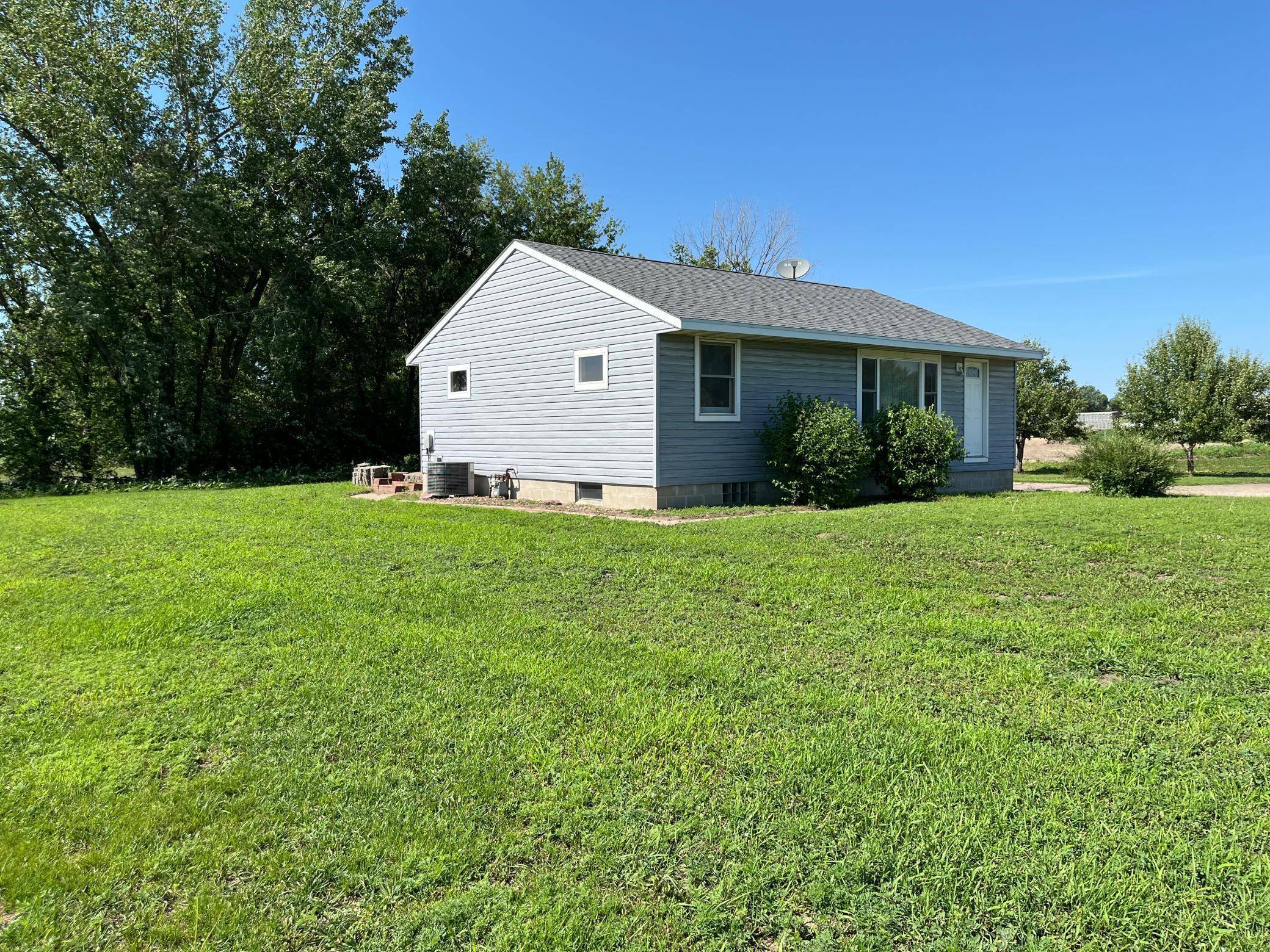Windom, MN 56101,2498 Highway 60 E